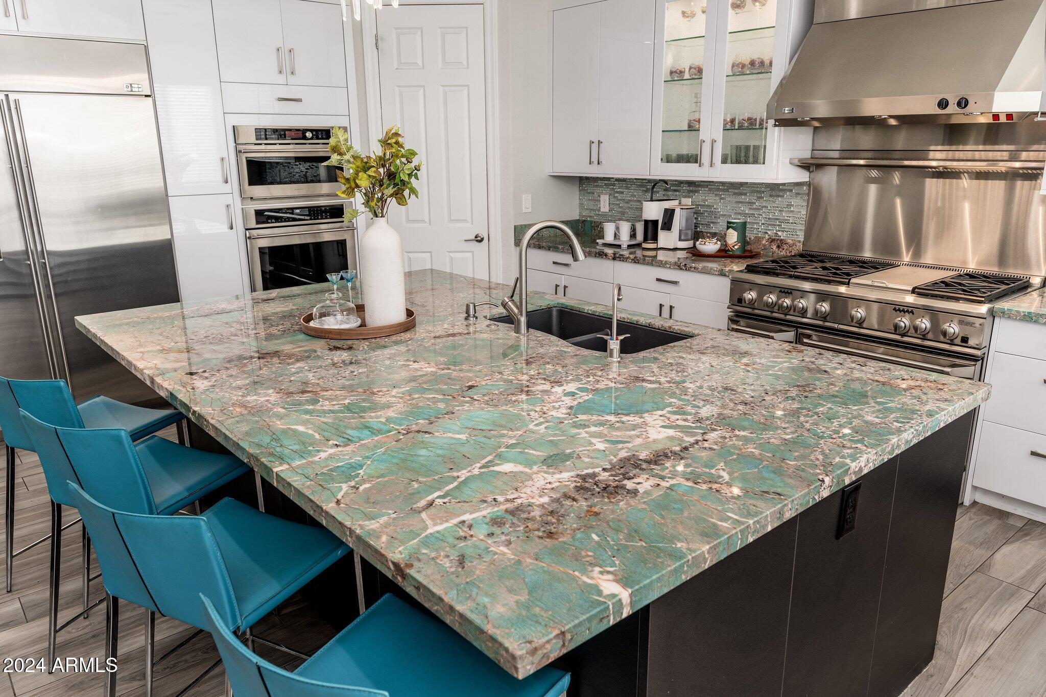 3935 E PARKSIDE Lane