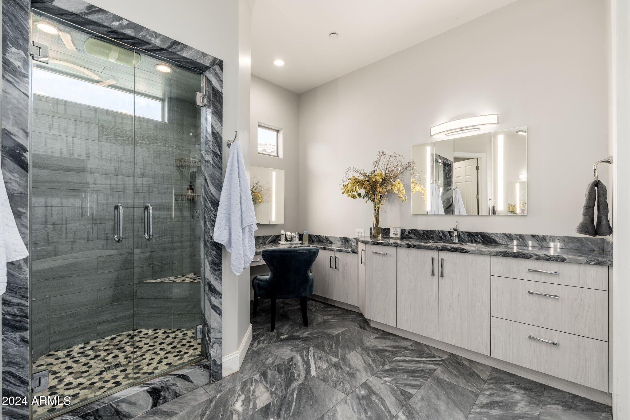 3935 E PARKSIDE Lane