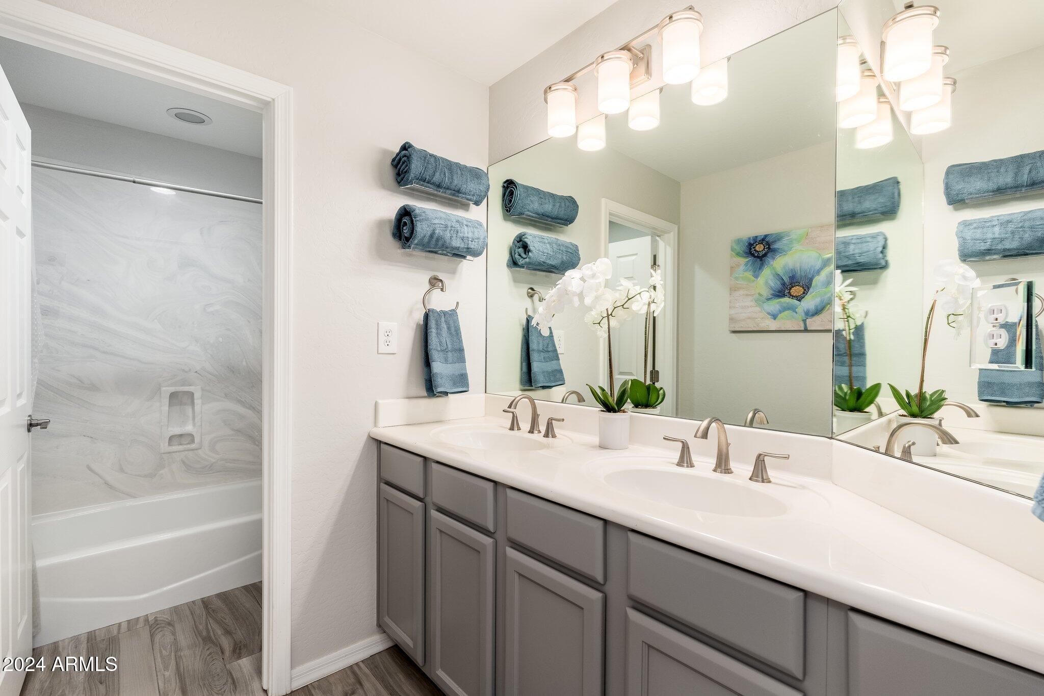 3935 E PARKSIDE Lane