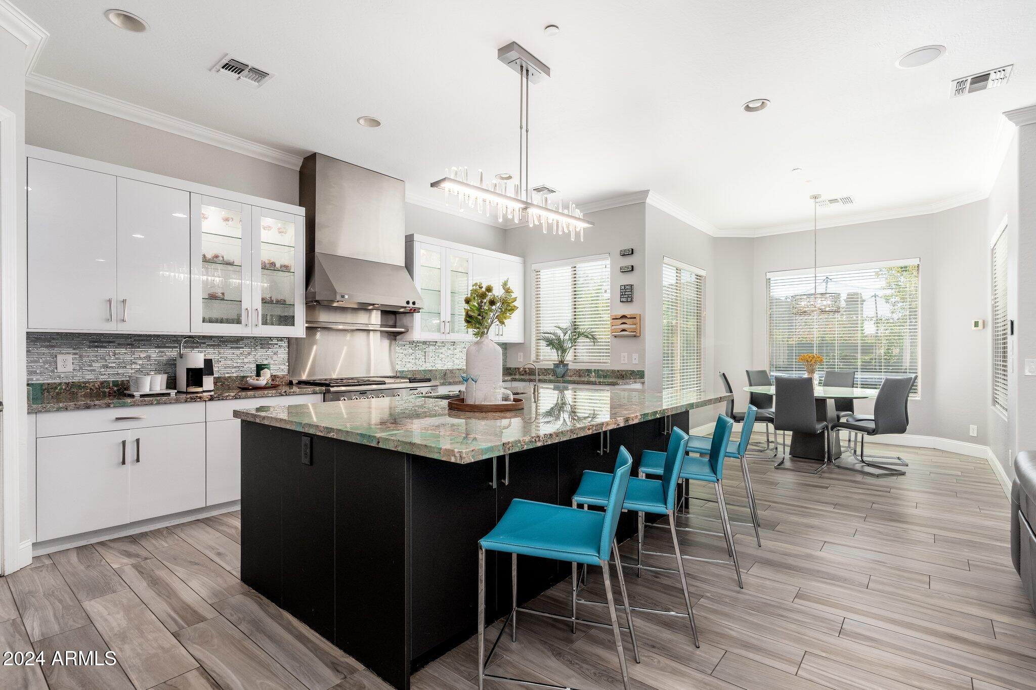 3935 E PARKSIDE Lane