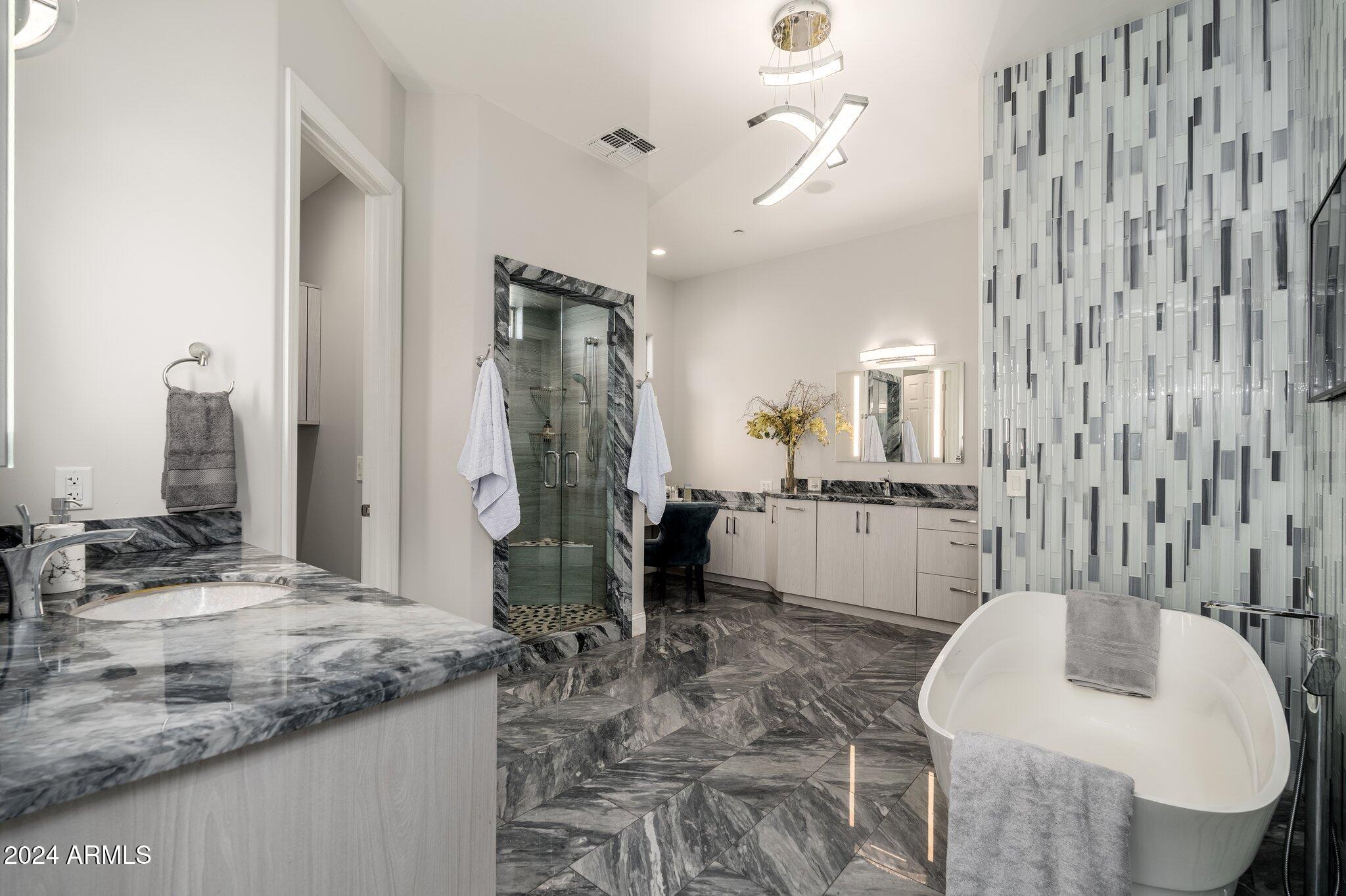 3935 E PARKSIDE Lane