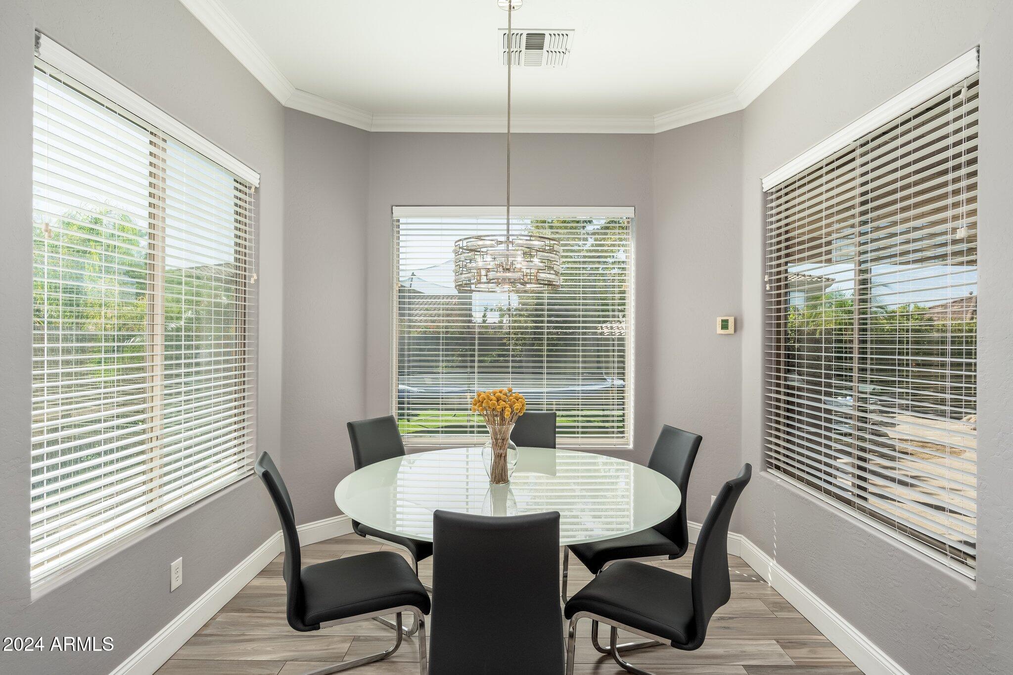 3935 E PARKSIDE Lane