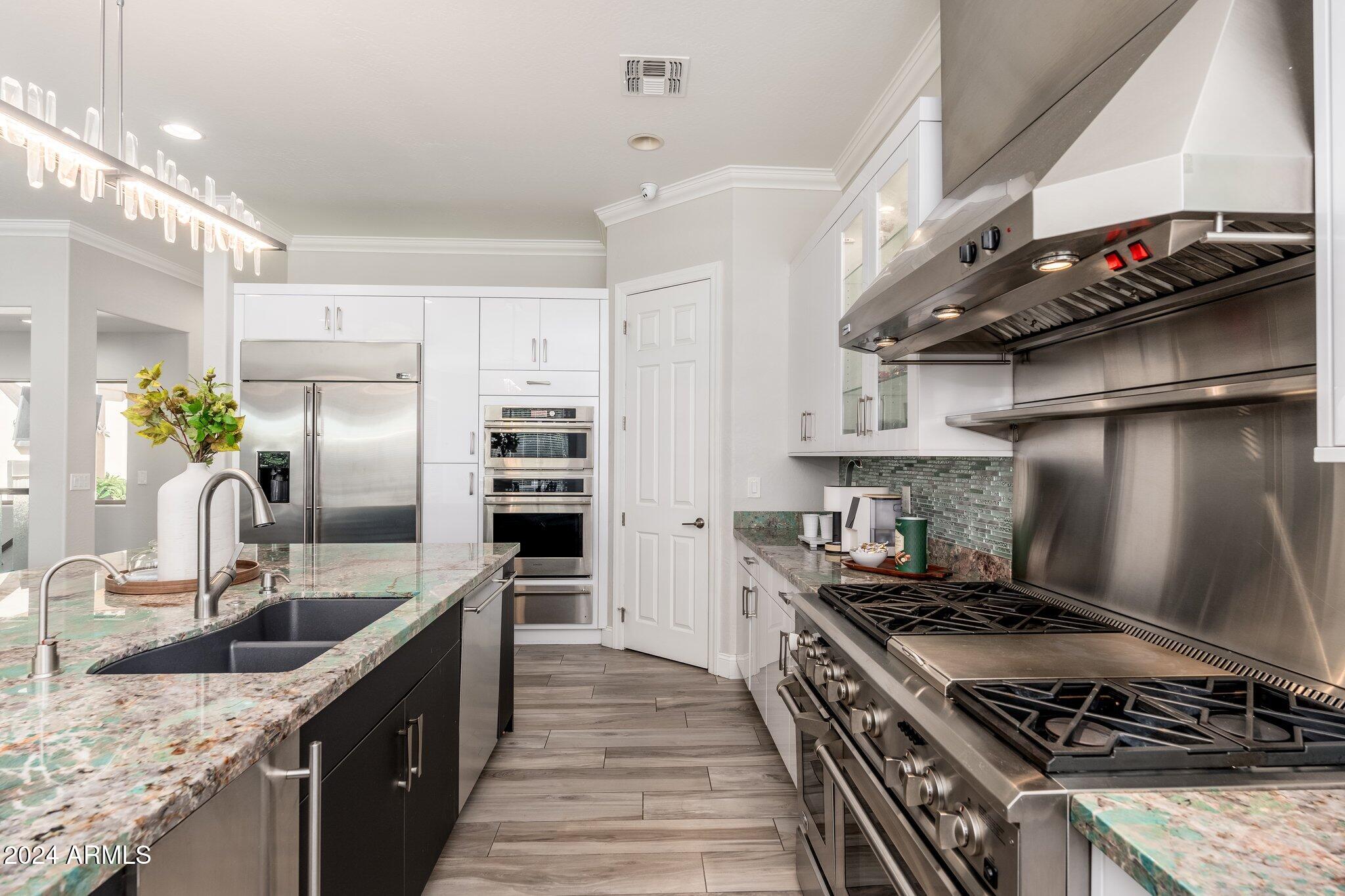 3935 E PARKSIDE Lane