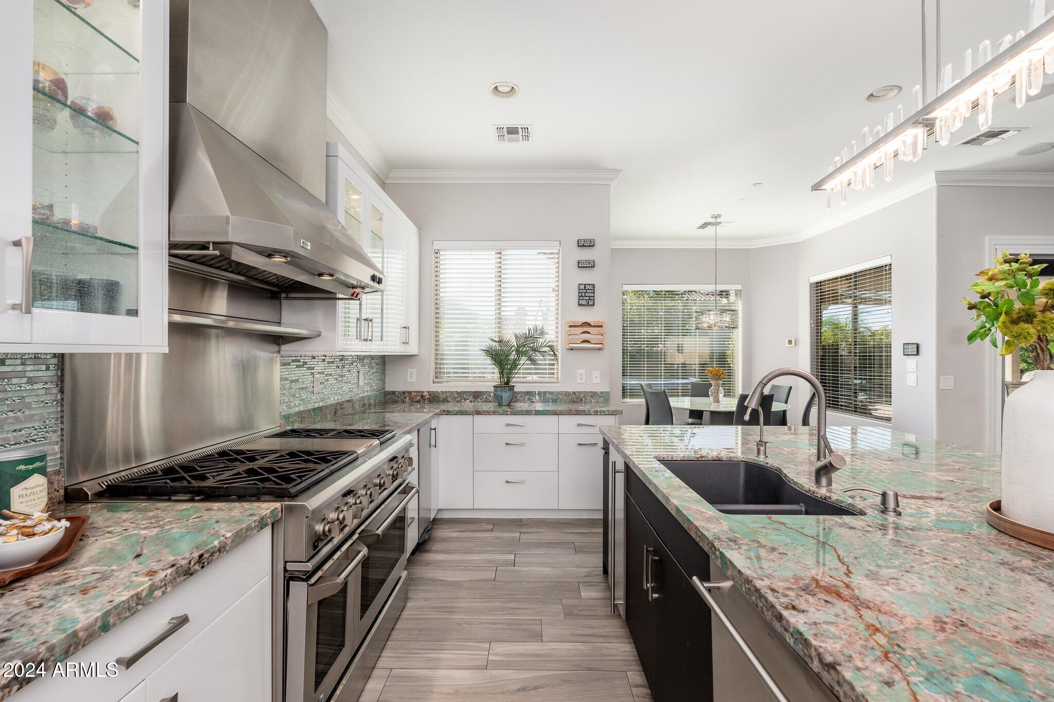 3935 E PARKSIDE Lane