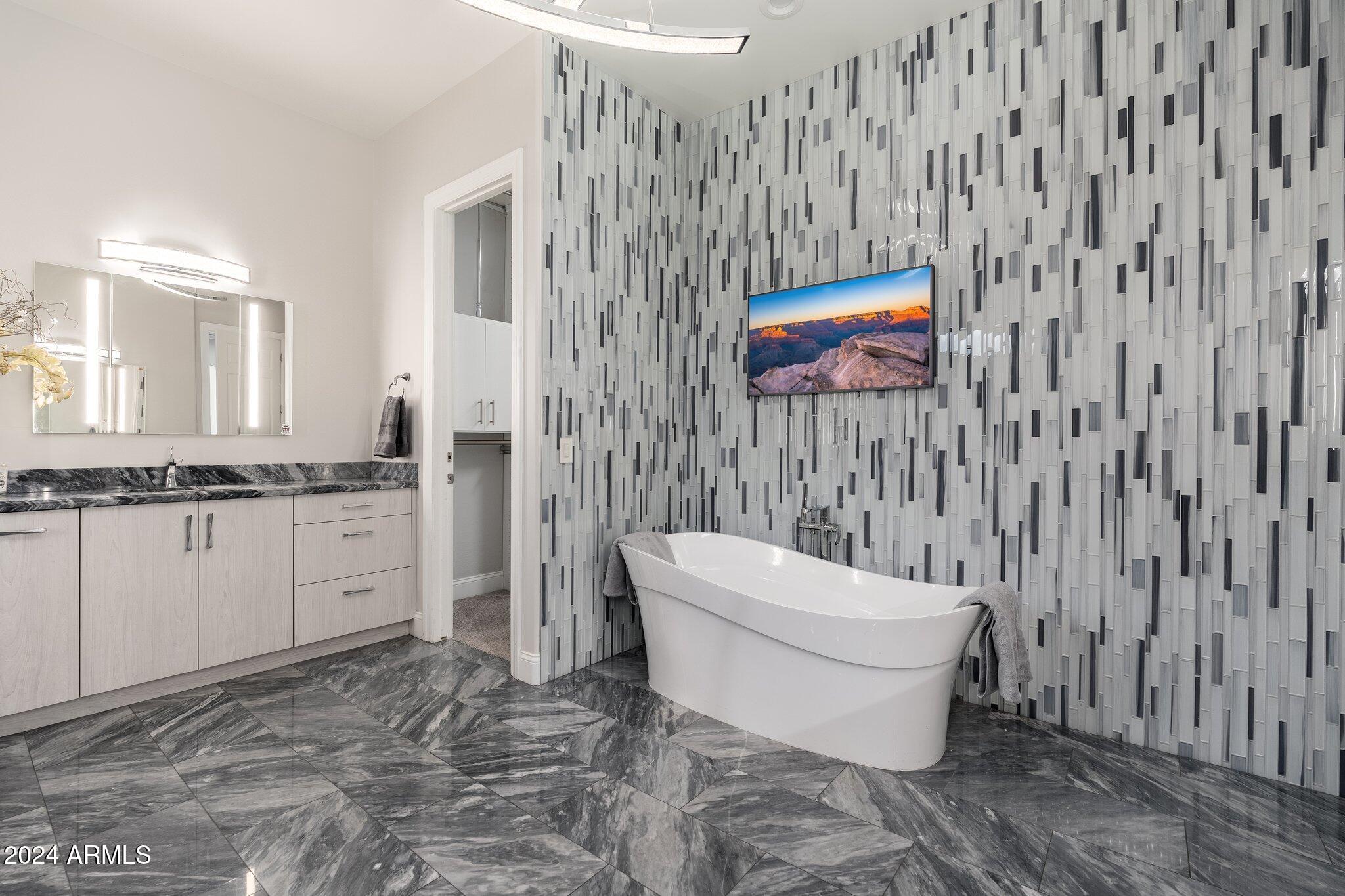 3935 E PARKSIDE Lane