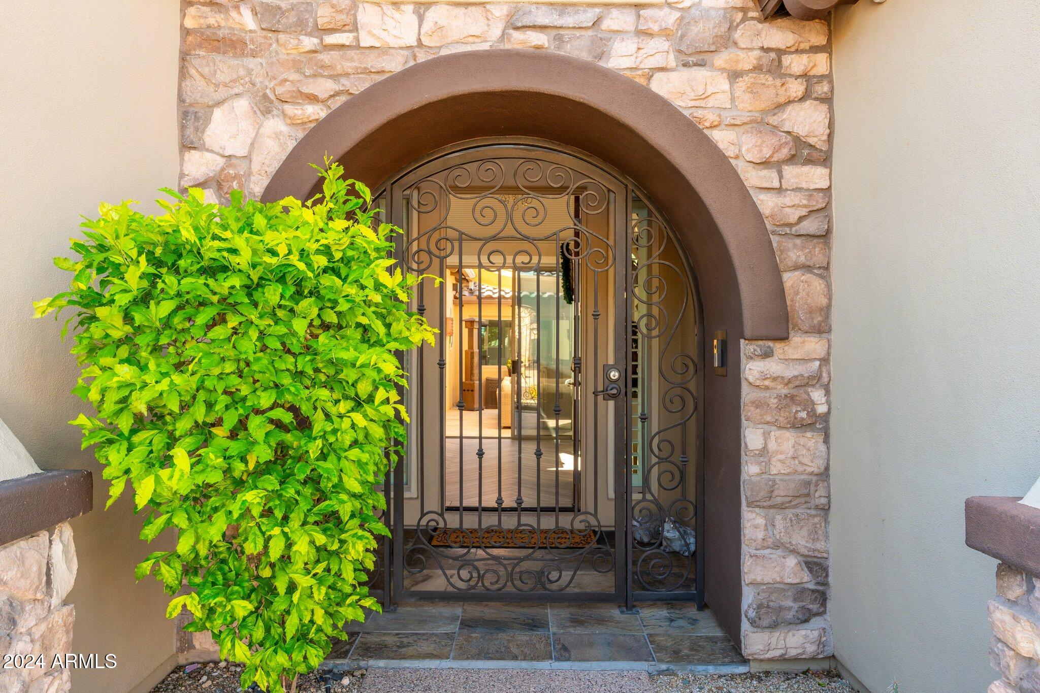 3935 E PARKSIDE Lane