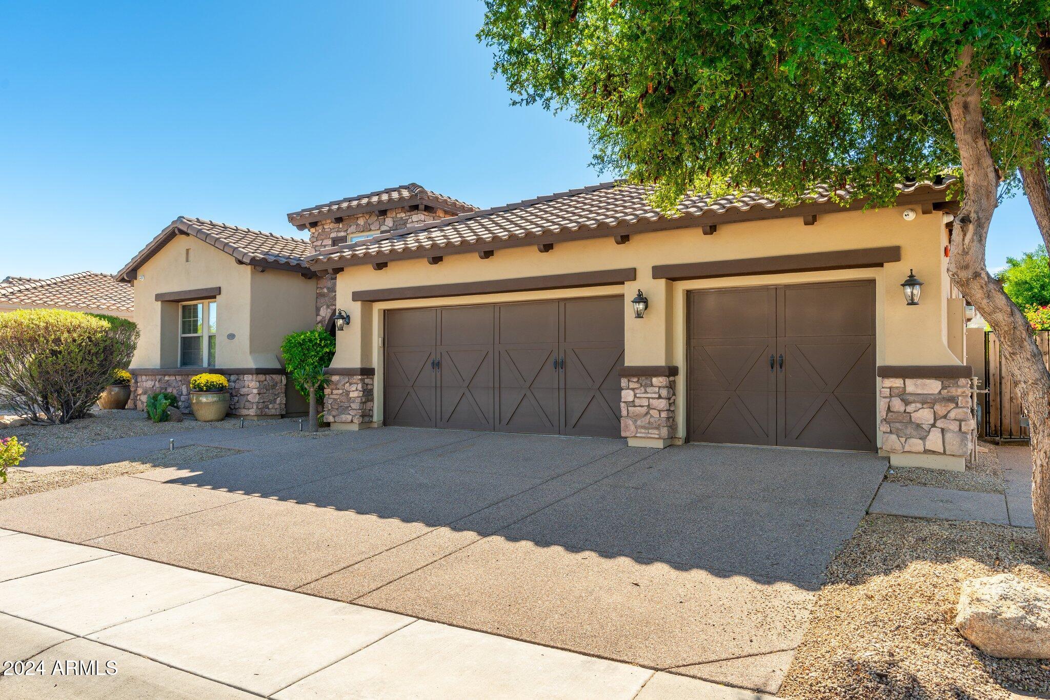 3935 E PARKSIDE Lane