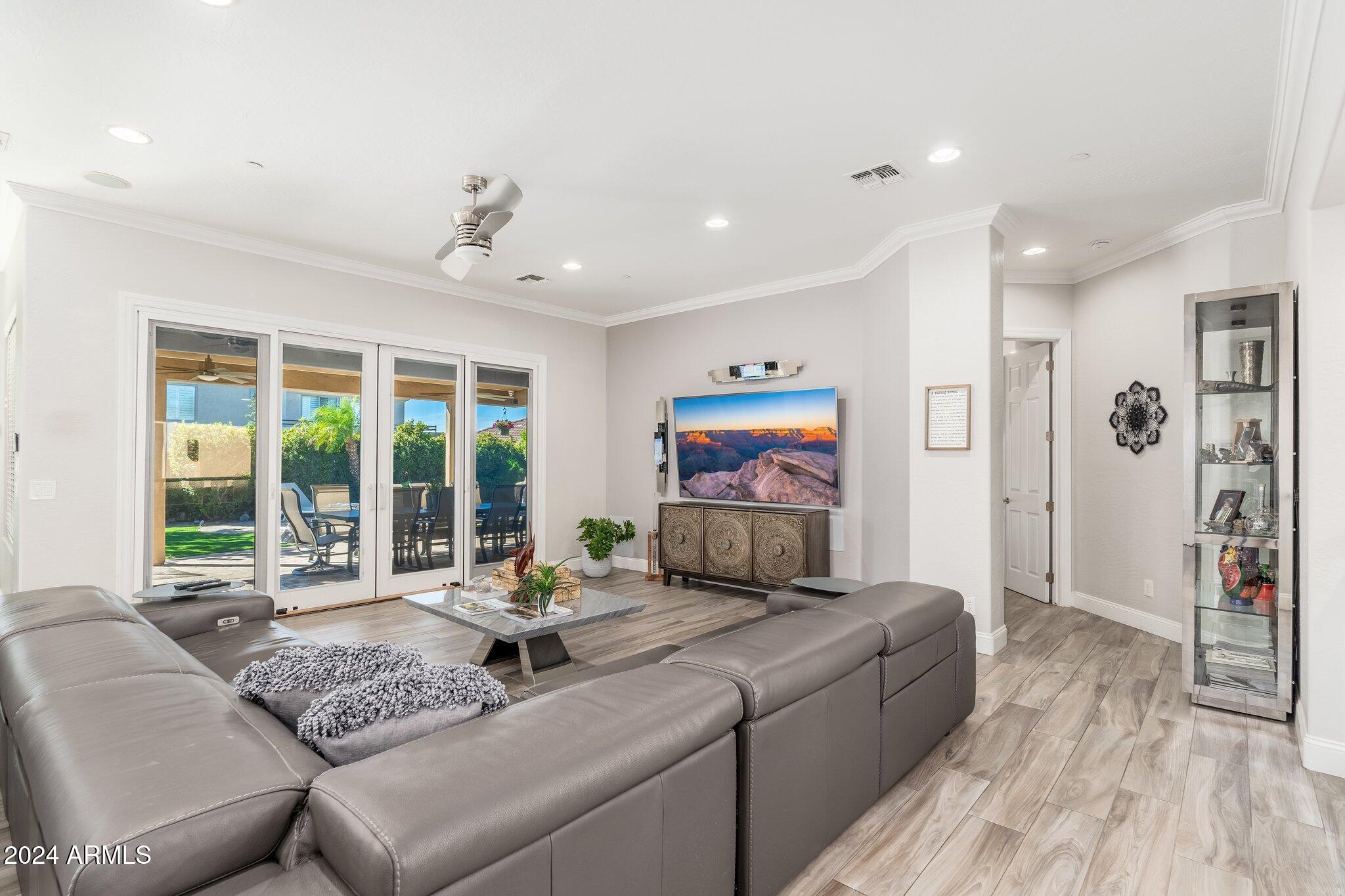 3935 E PARKSIDE Lane