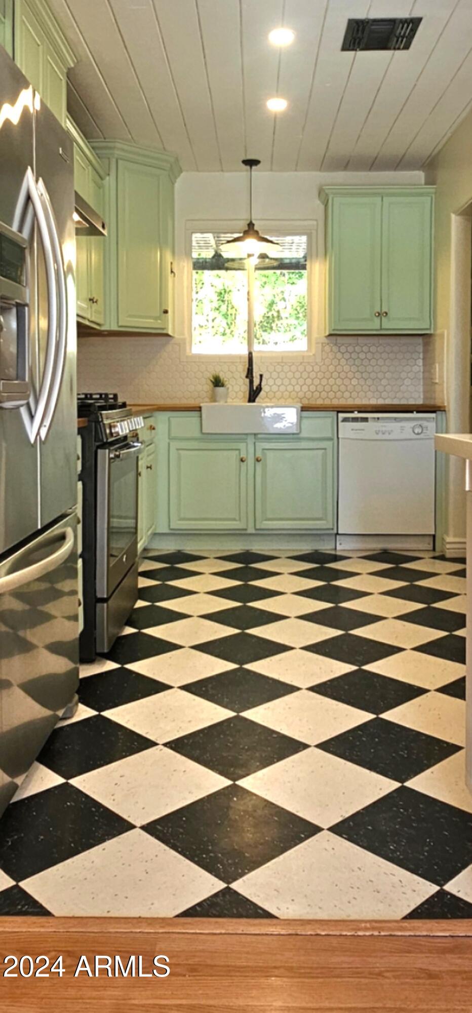 1320 E COOLIDGE Street