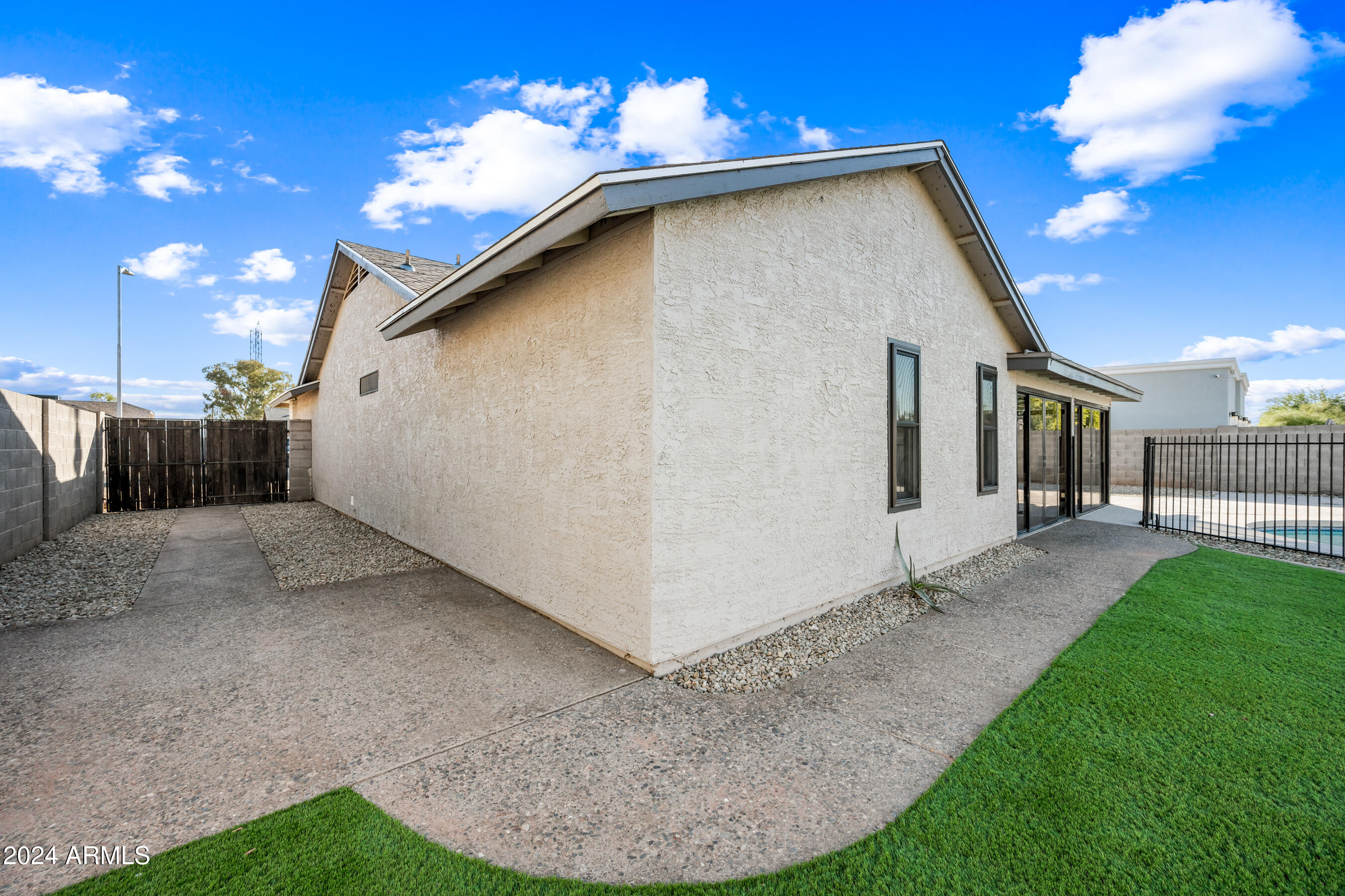 8926 W EL CAMINITO Drive