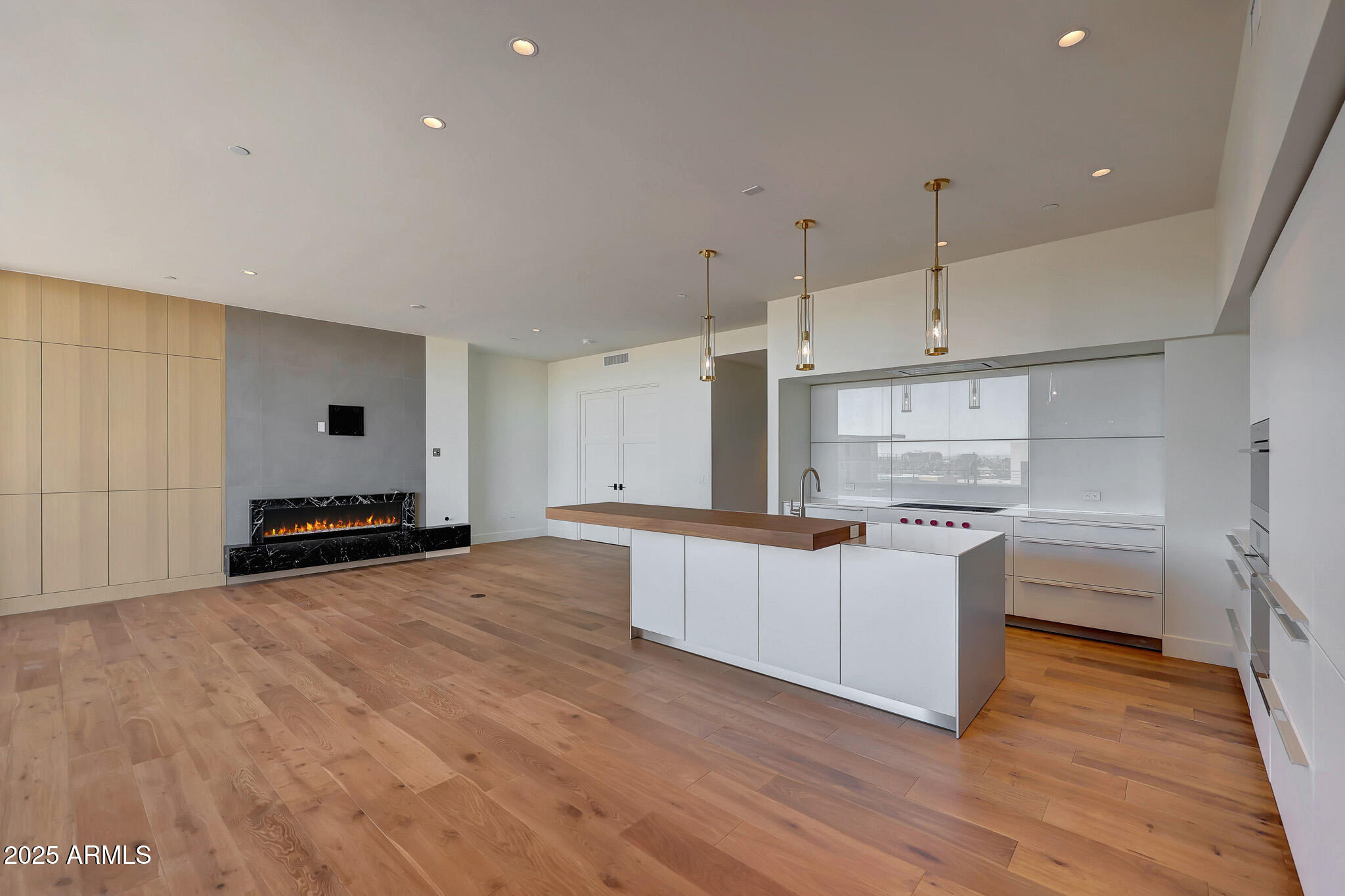 5000 E CAMELBACK RIDGE Road # 204