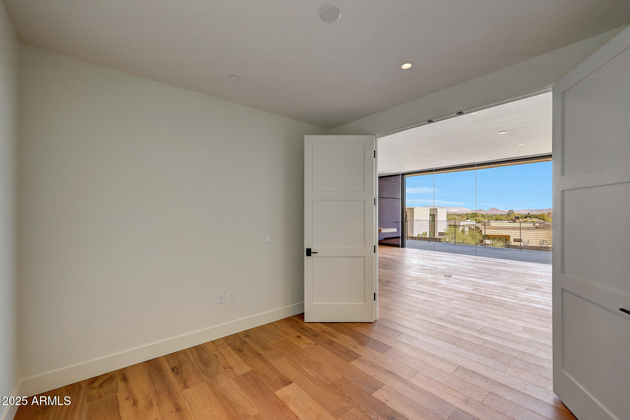5000 E CAMELBACK RIDGE Road # 204