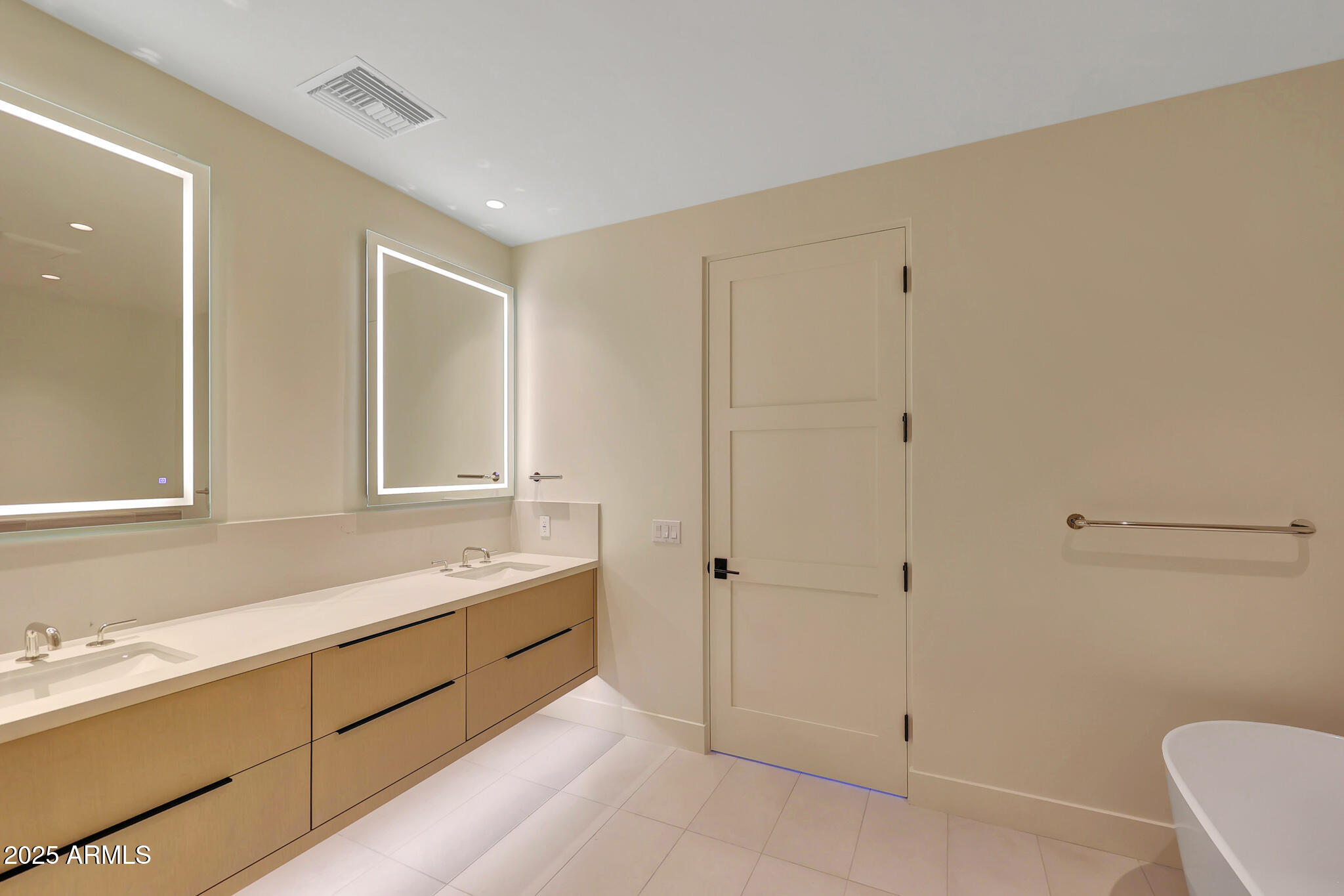 5000 E CAMELBACK RIDGE Road # 204