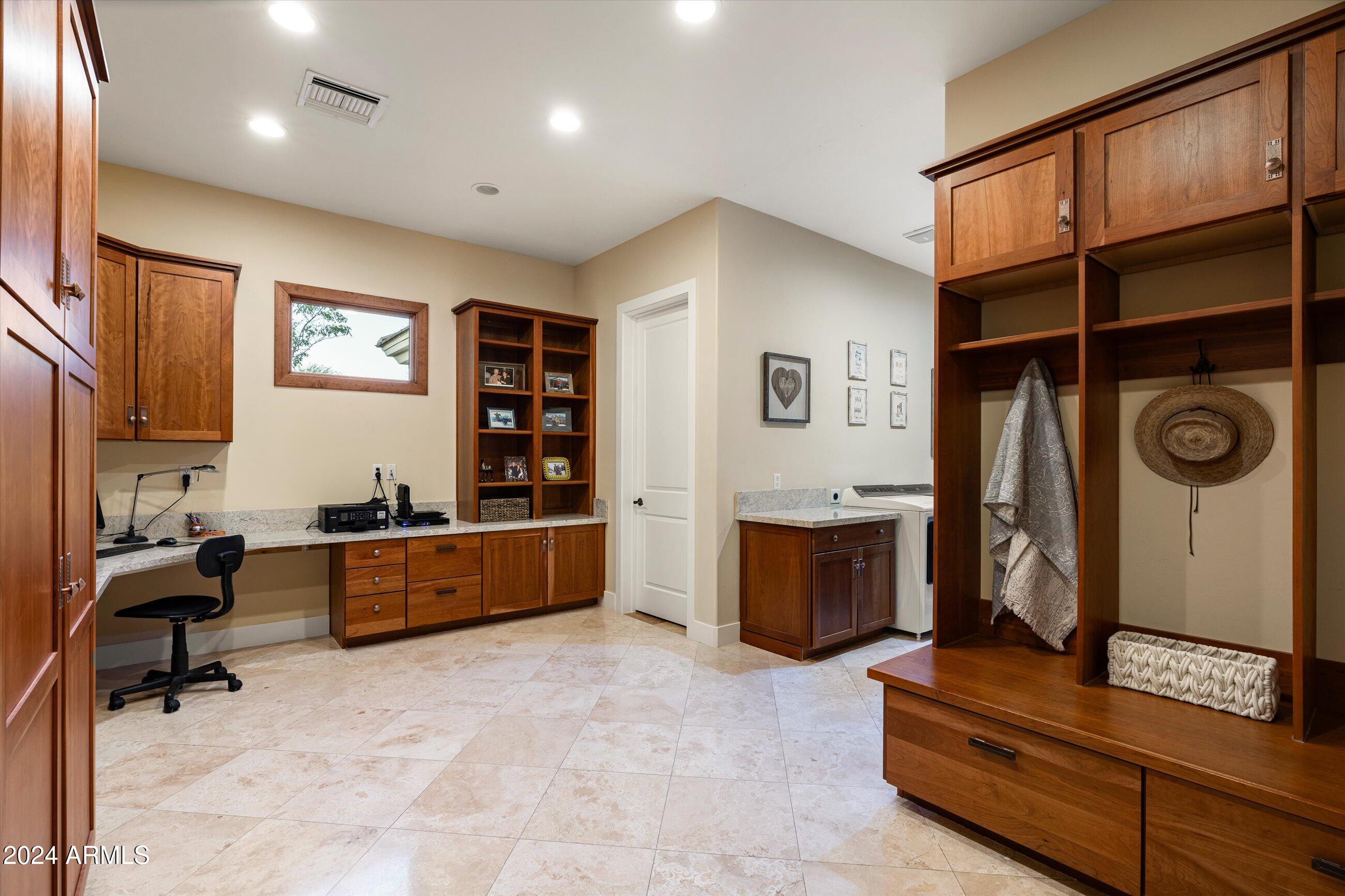 5311 E VIA LOS CABALLOS --