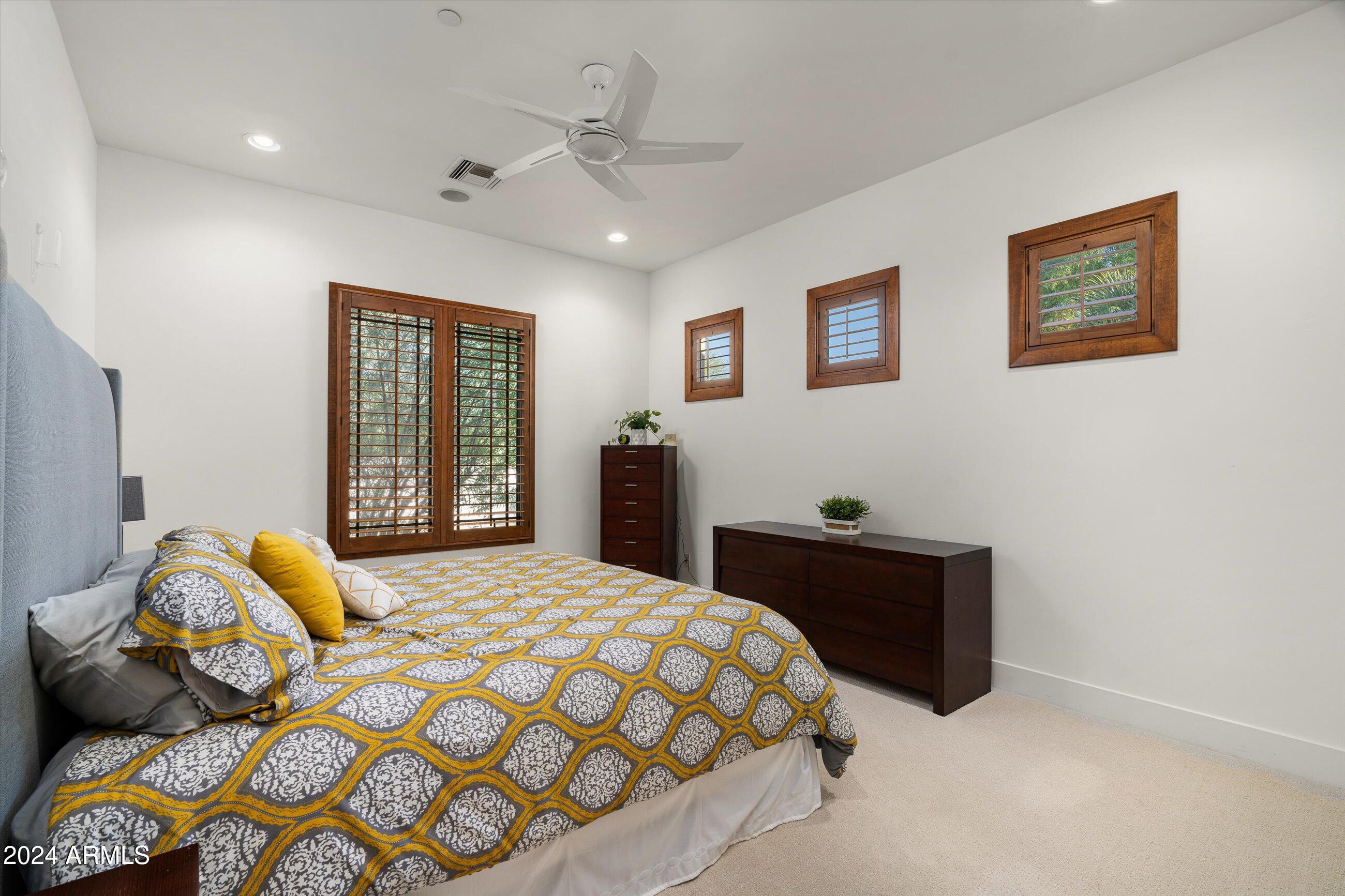 5311 E VIA LOS CABALLOS --