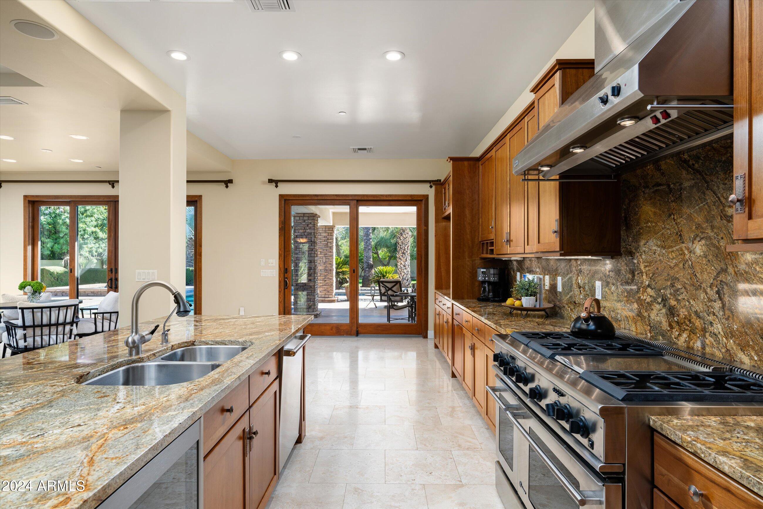 5311 E VIA LOS CABALLOS --