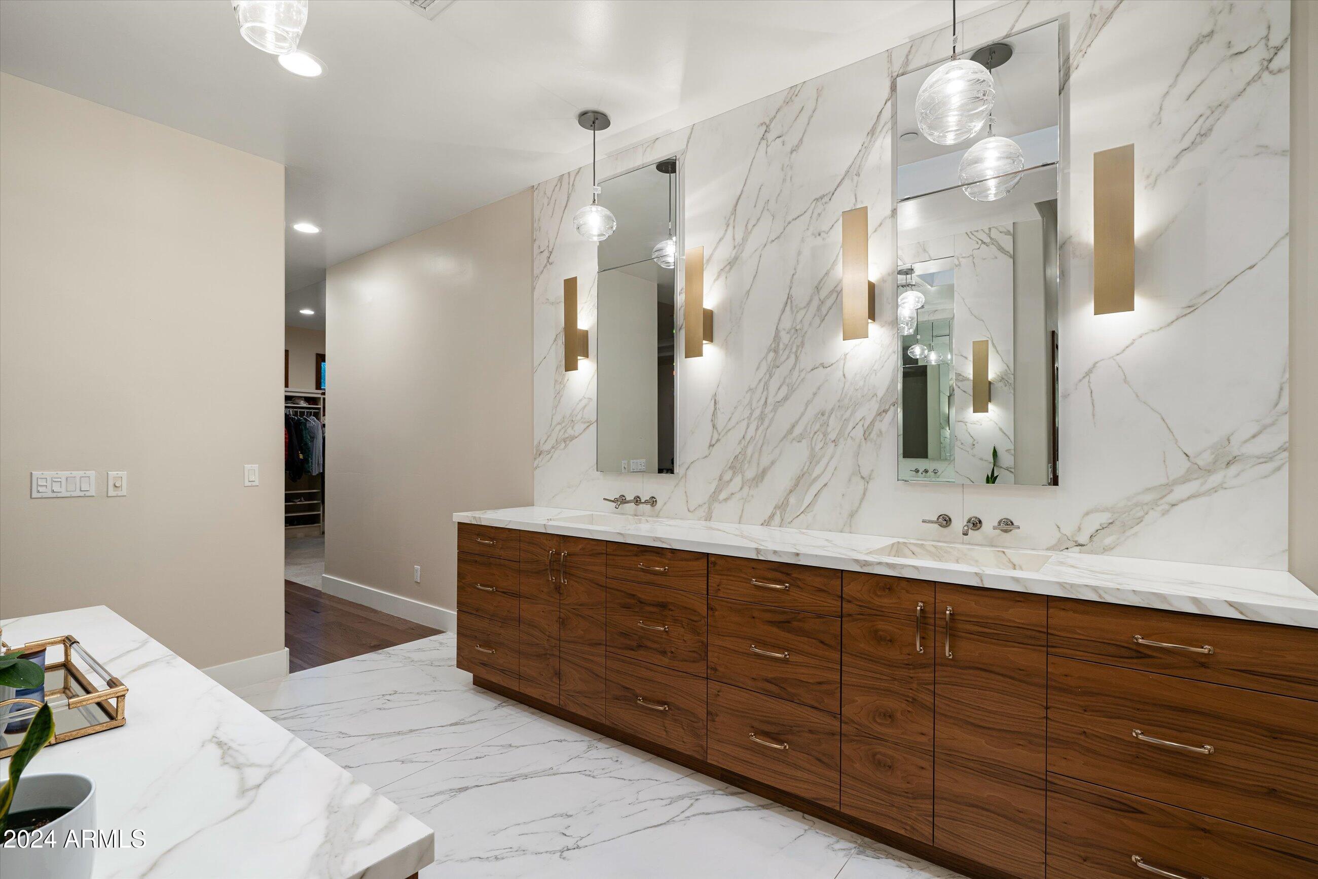 5311 E VIA LOS CABALLOS --