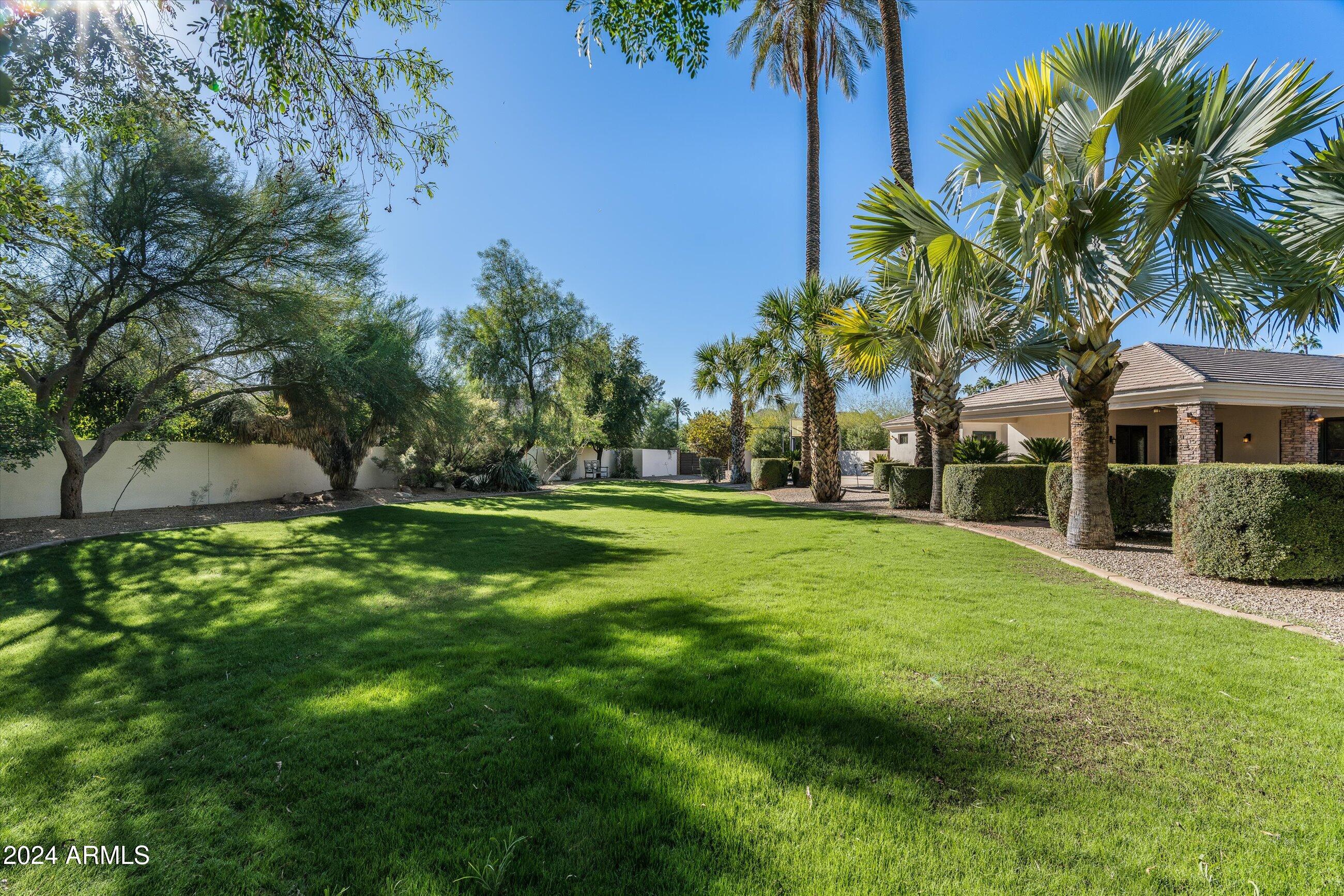 5311 E VIA LOS CABALLOS --