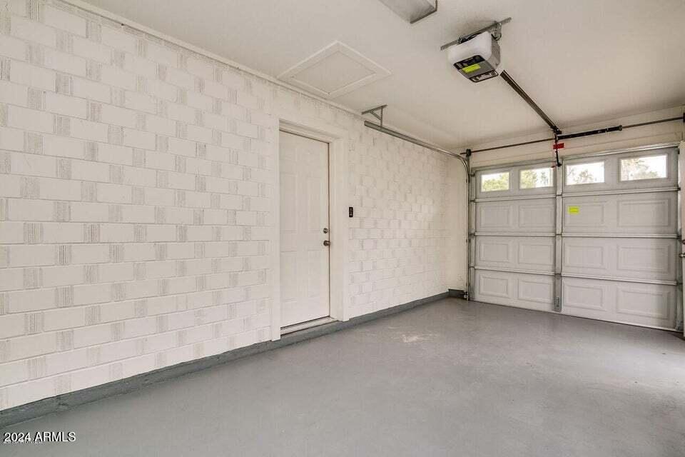 8302 E COLUMBUS Avenue