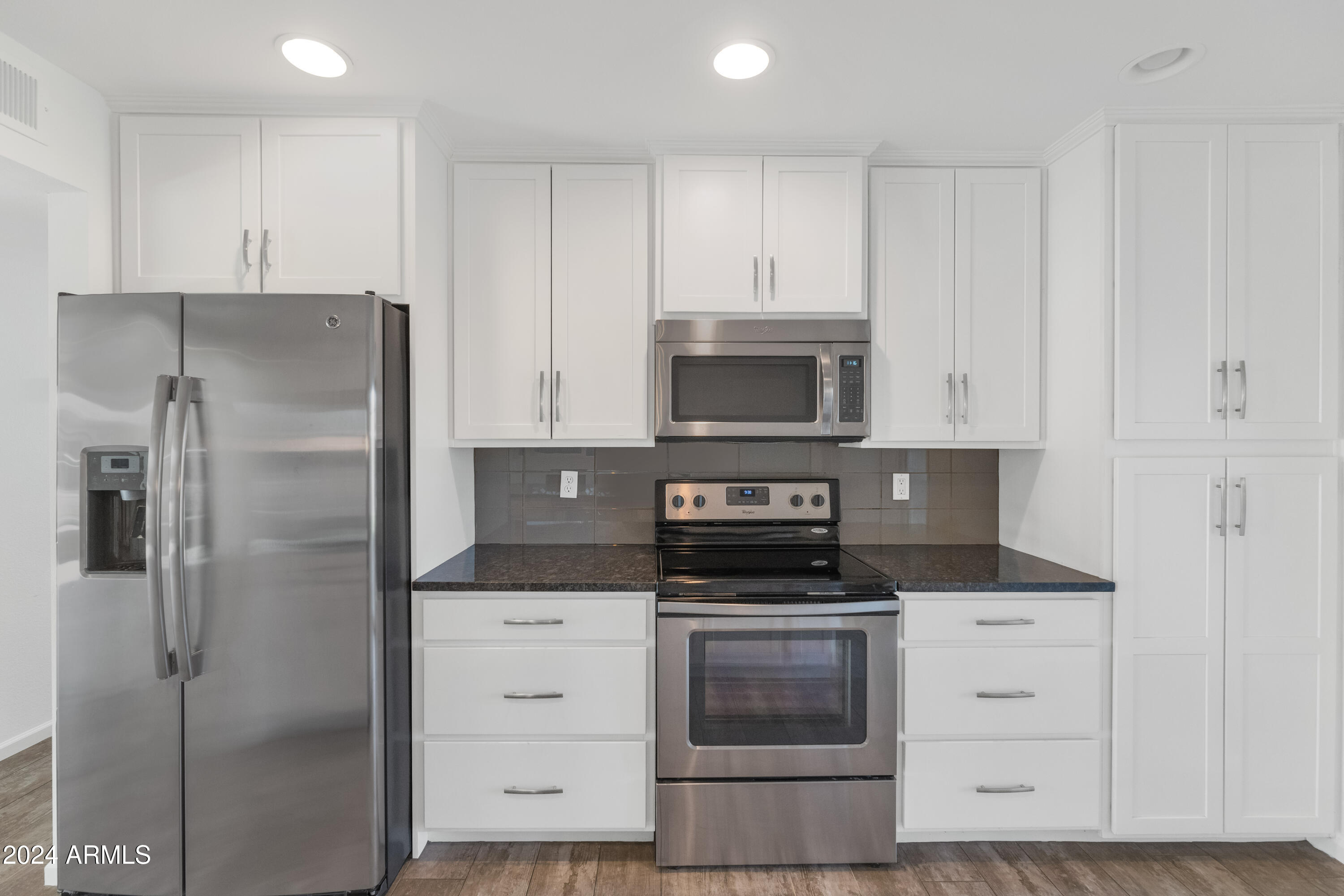 8302 E COLUMBUS Avenue