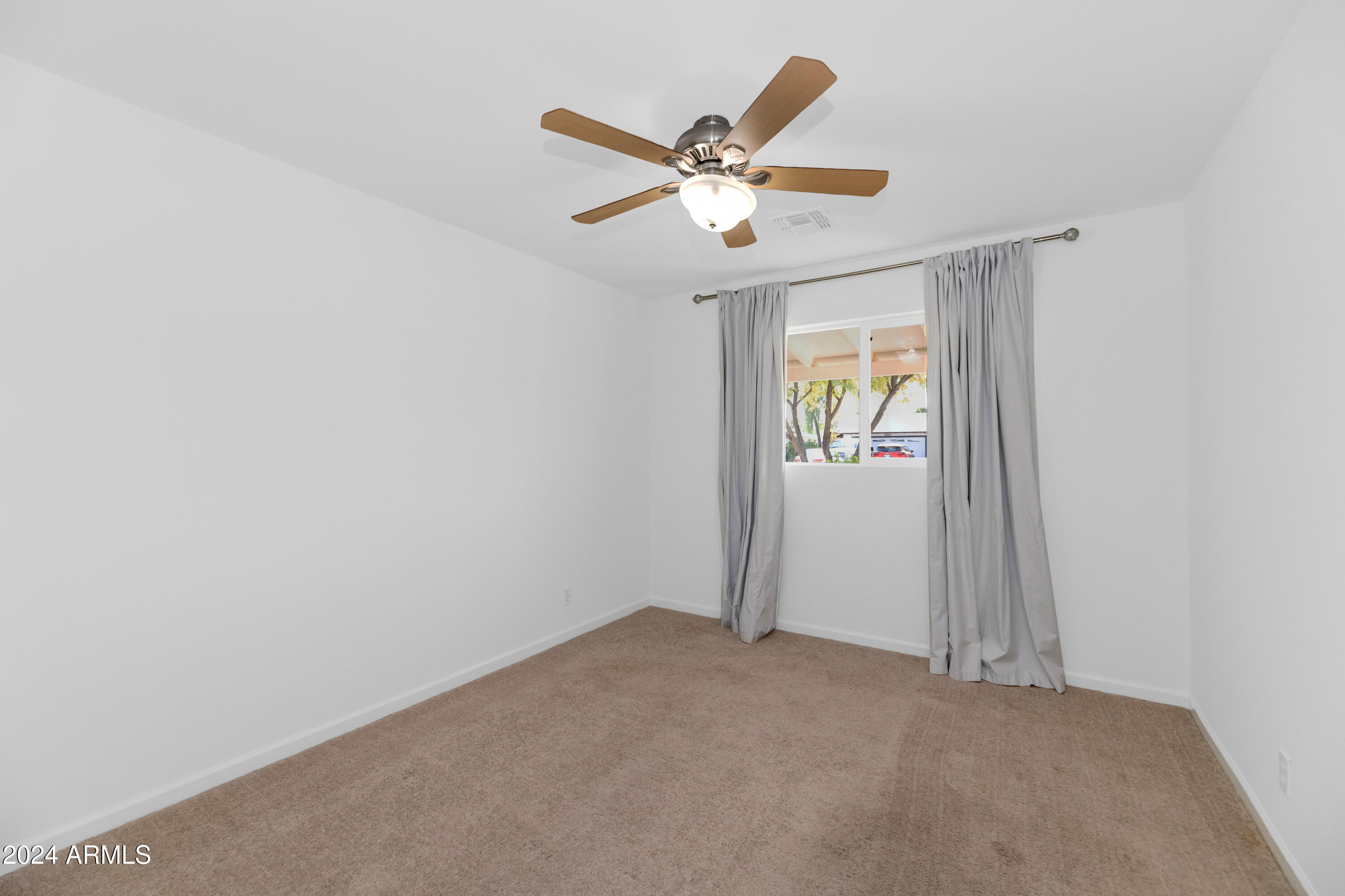 8302 E COLUMBUS Avenue