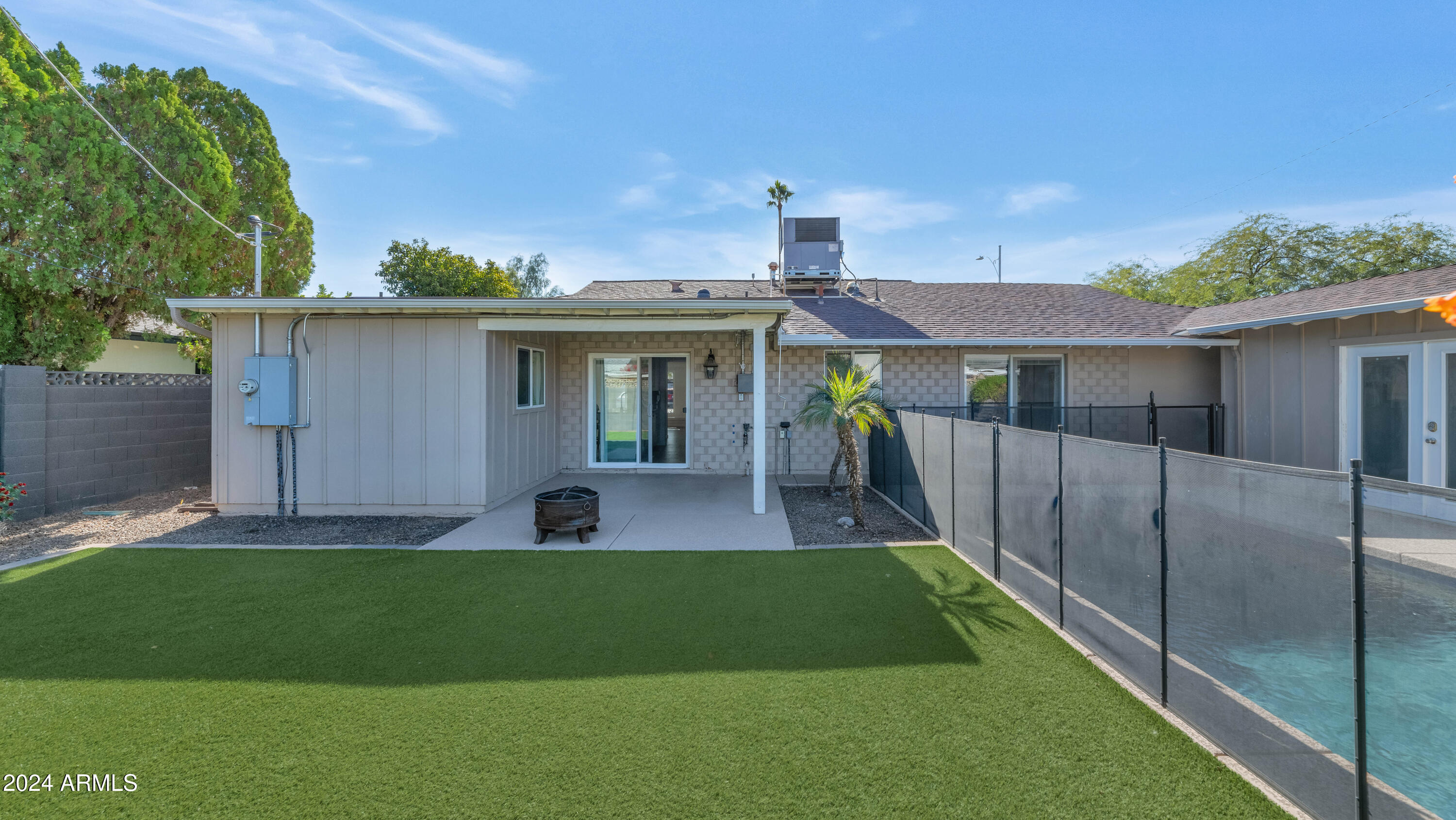 8302 E COLUMBUS Avenue