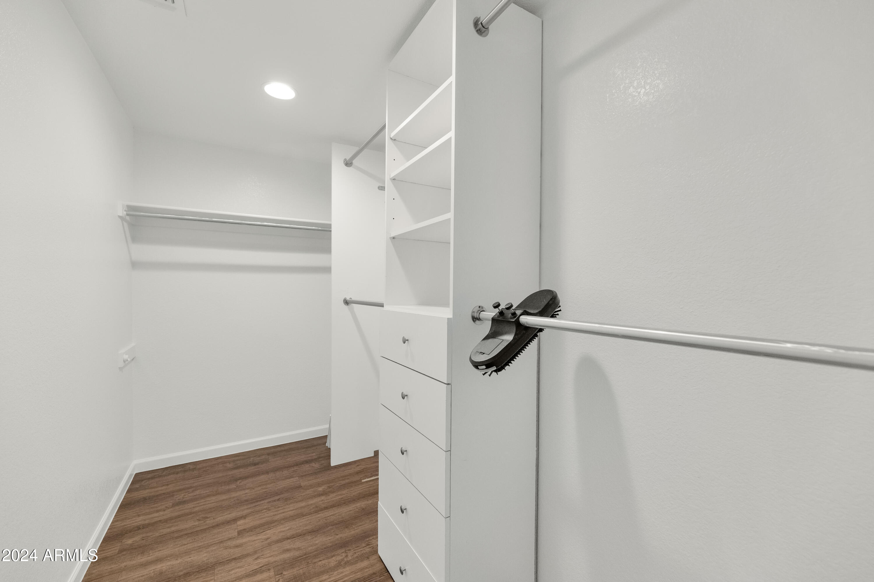 8302 E COLUMBUS Avenue