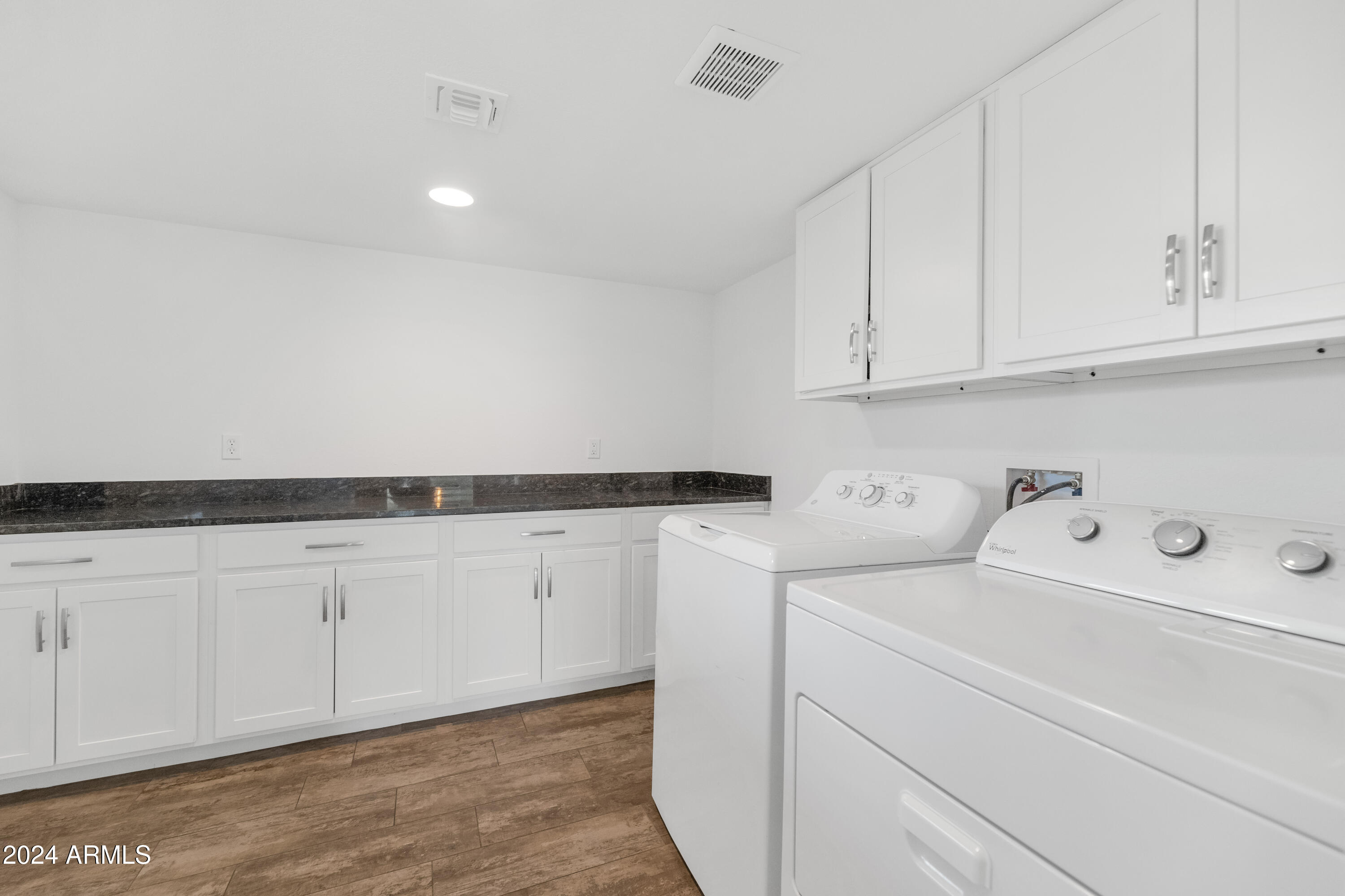 8302 E COLUMBUS Avenue