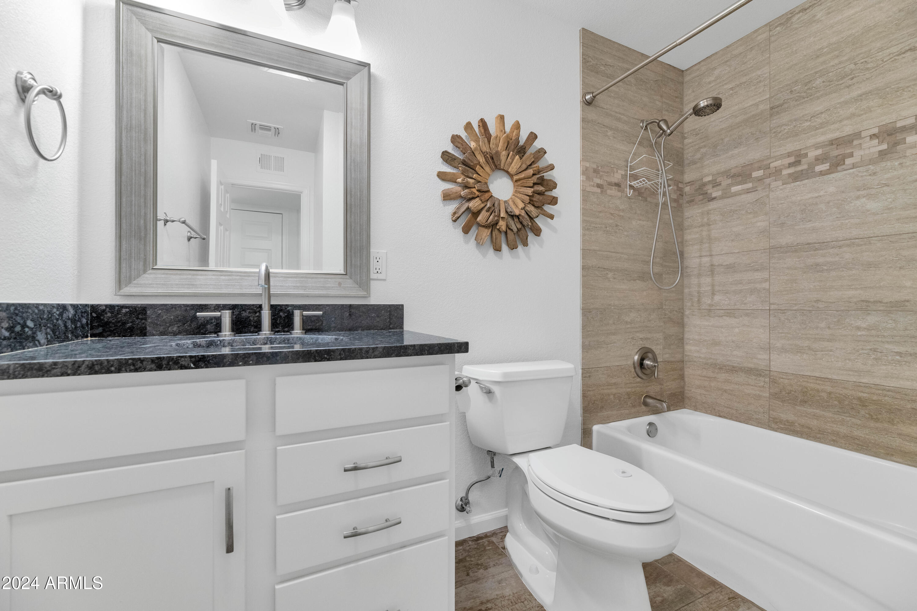 8302 E COLUMBUS Avenue