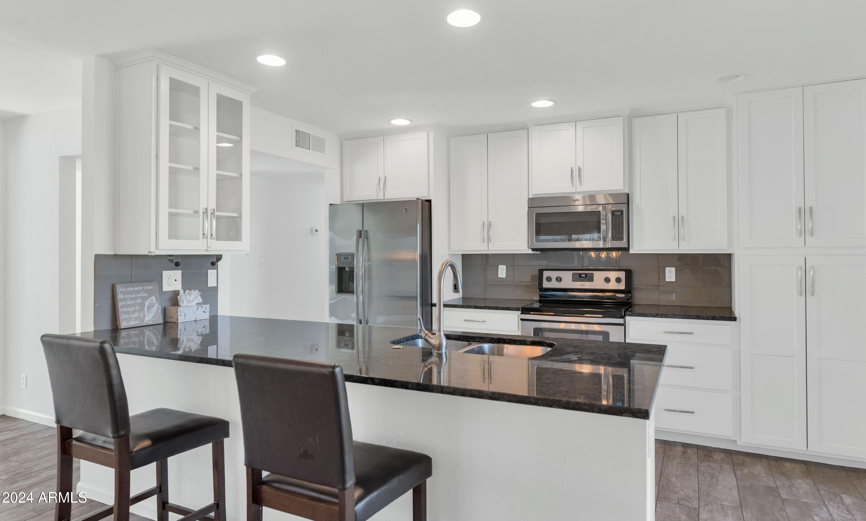 8302 E COLUMBUS Avenue