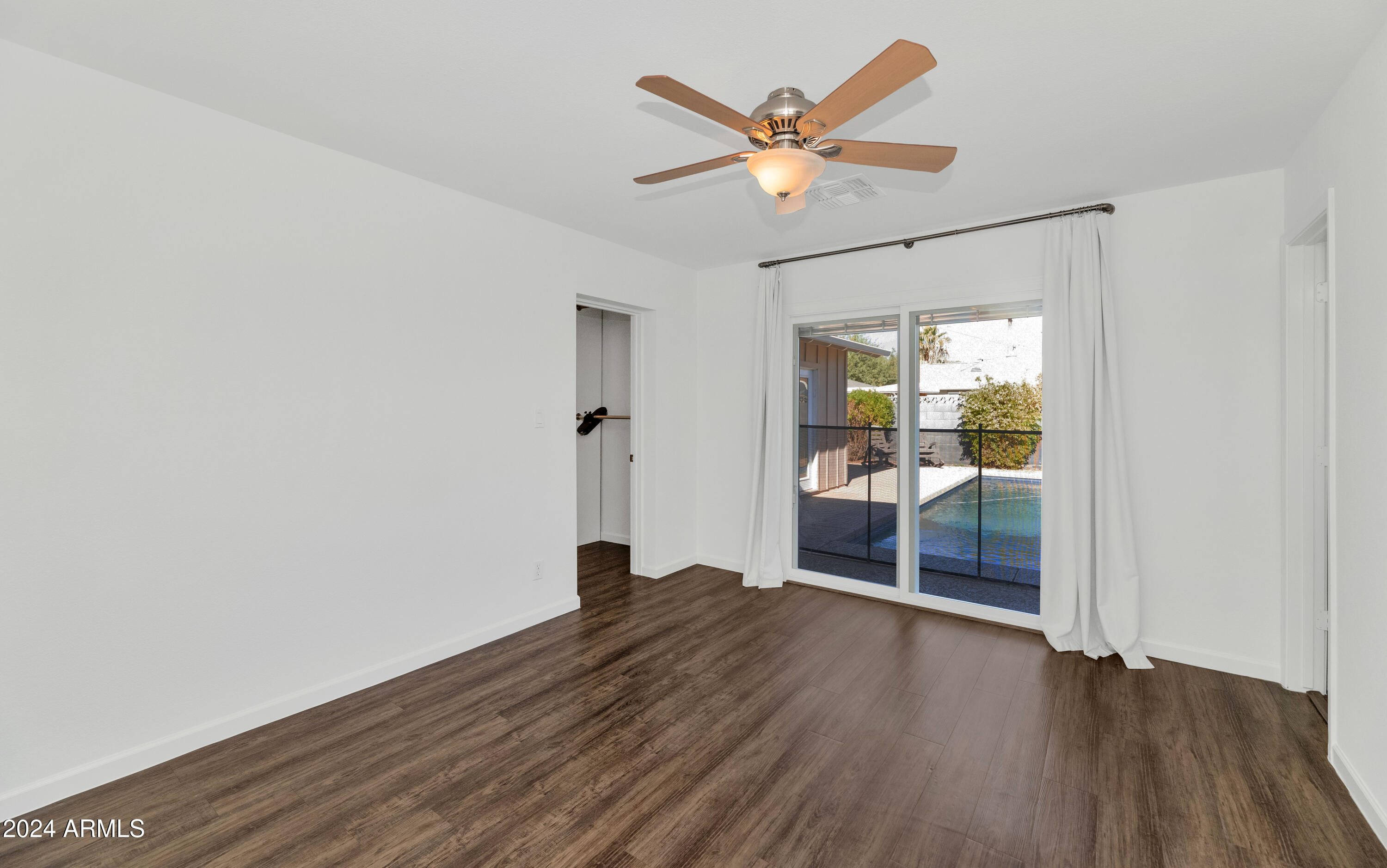 8302 E COLUMBUS Avenue