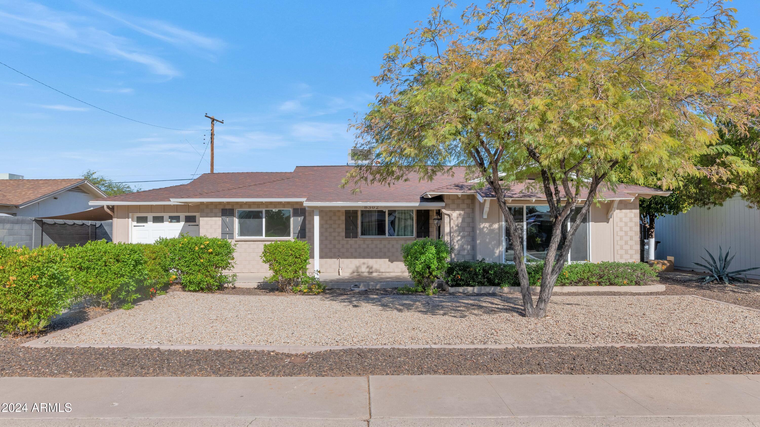 8302 E COLUMBUS Avenue