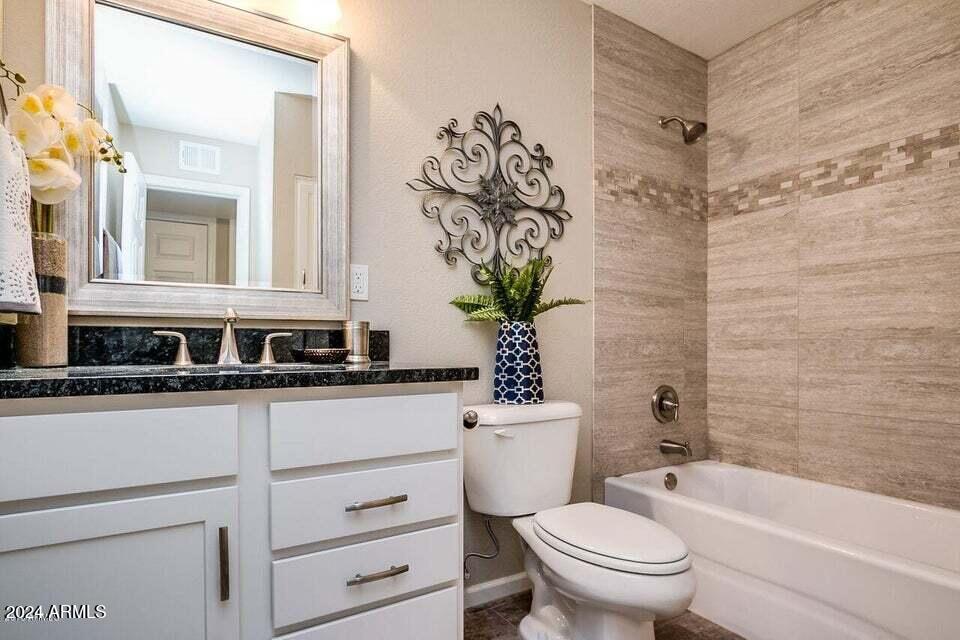 8302 E COLUMBUS Avenue