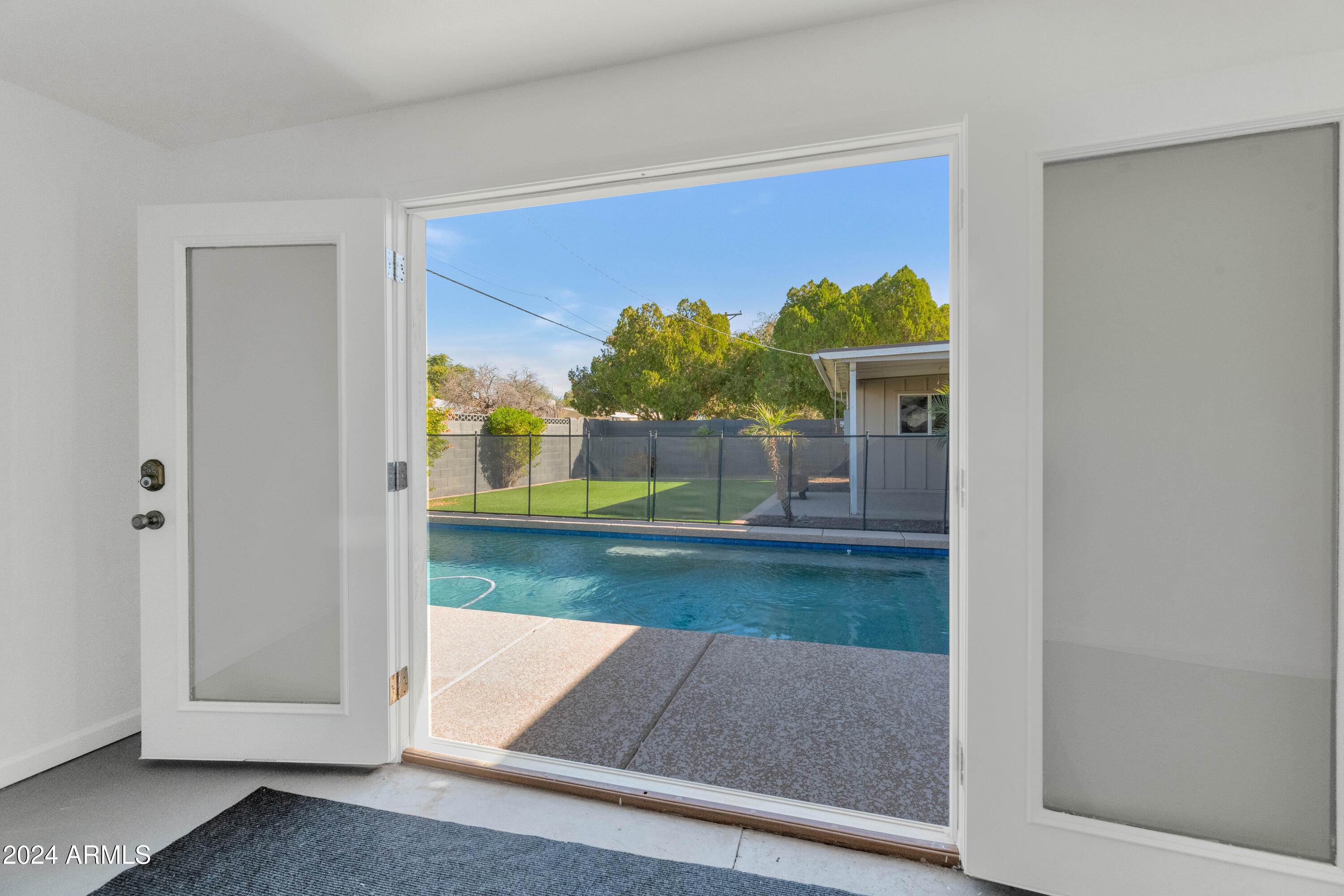 8302 E COLUMBUS Avenue