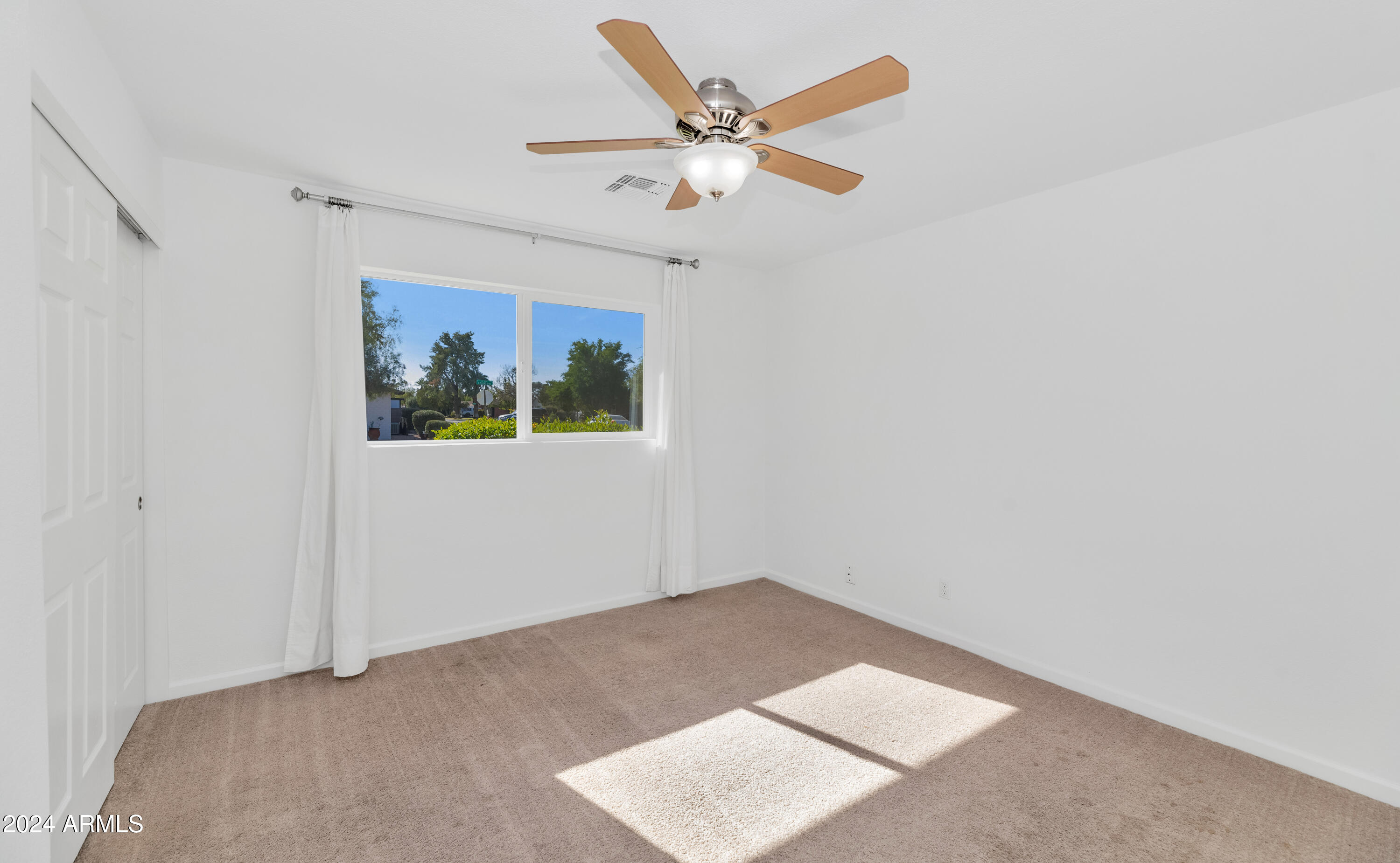 8302 E COLUMBUS Avenue