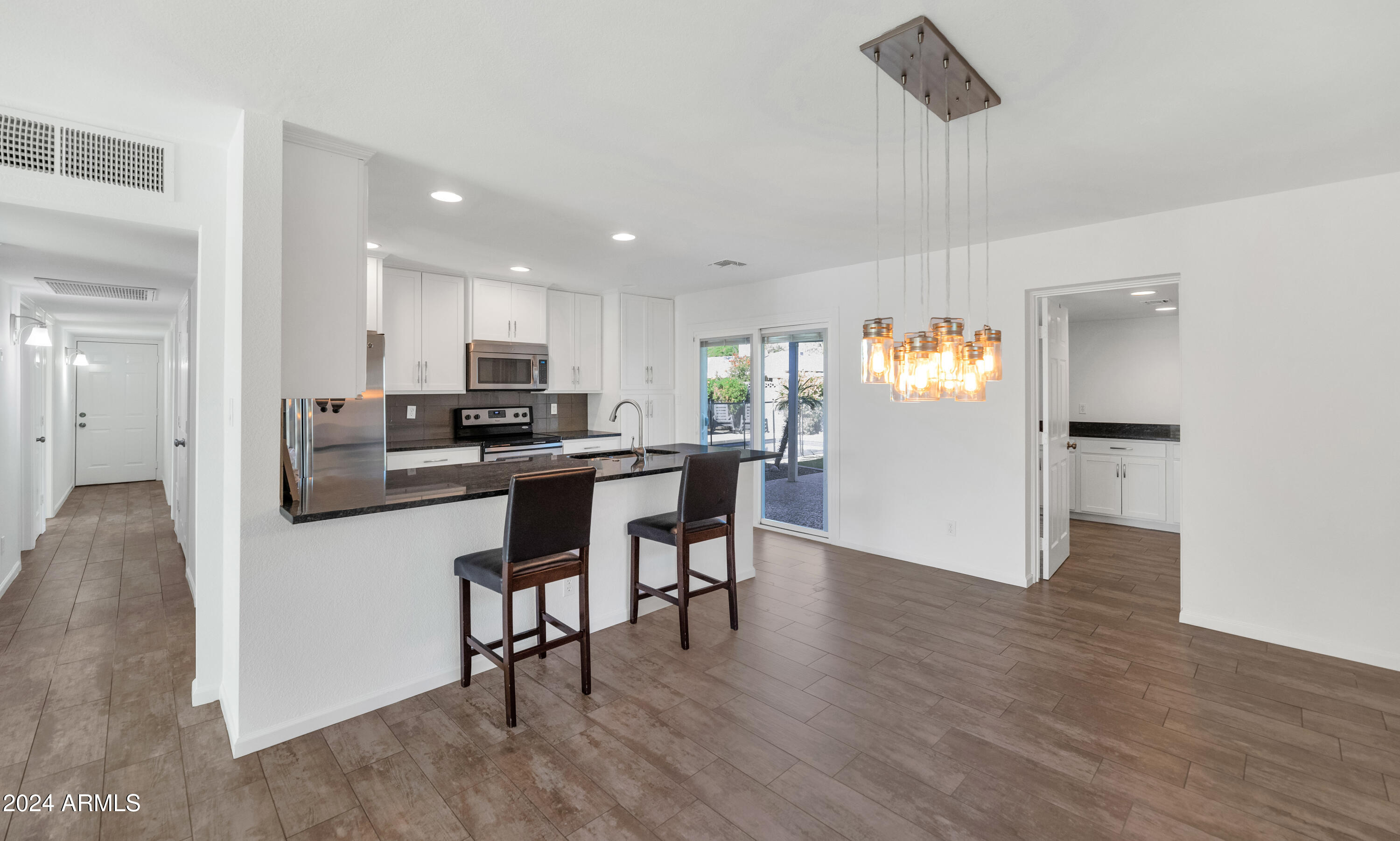 8302 E COLUMBUS Avenue