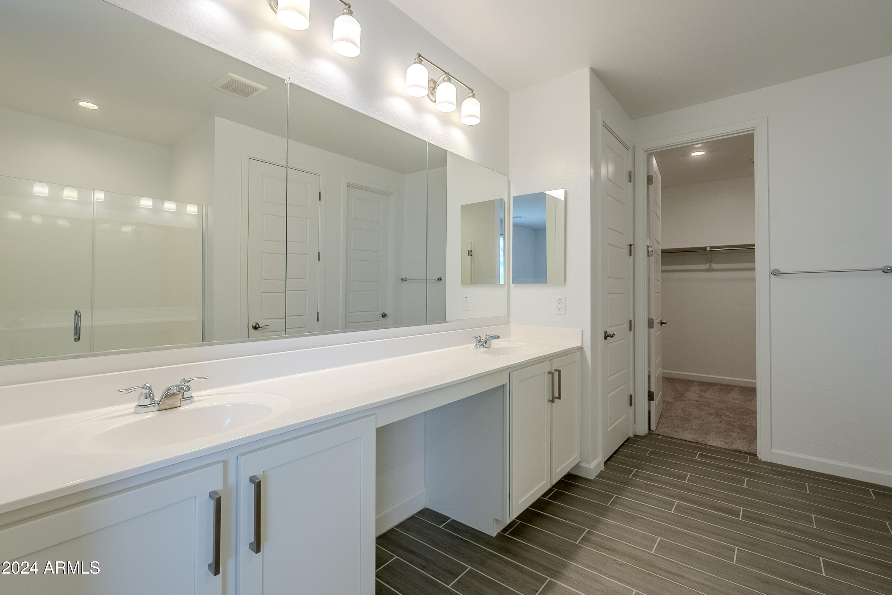 11256 E ULYSSES Avenue