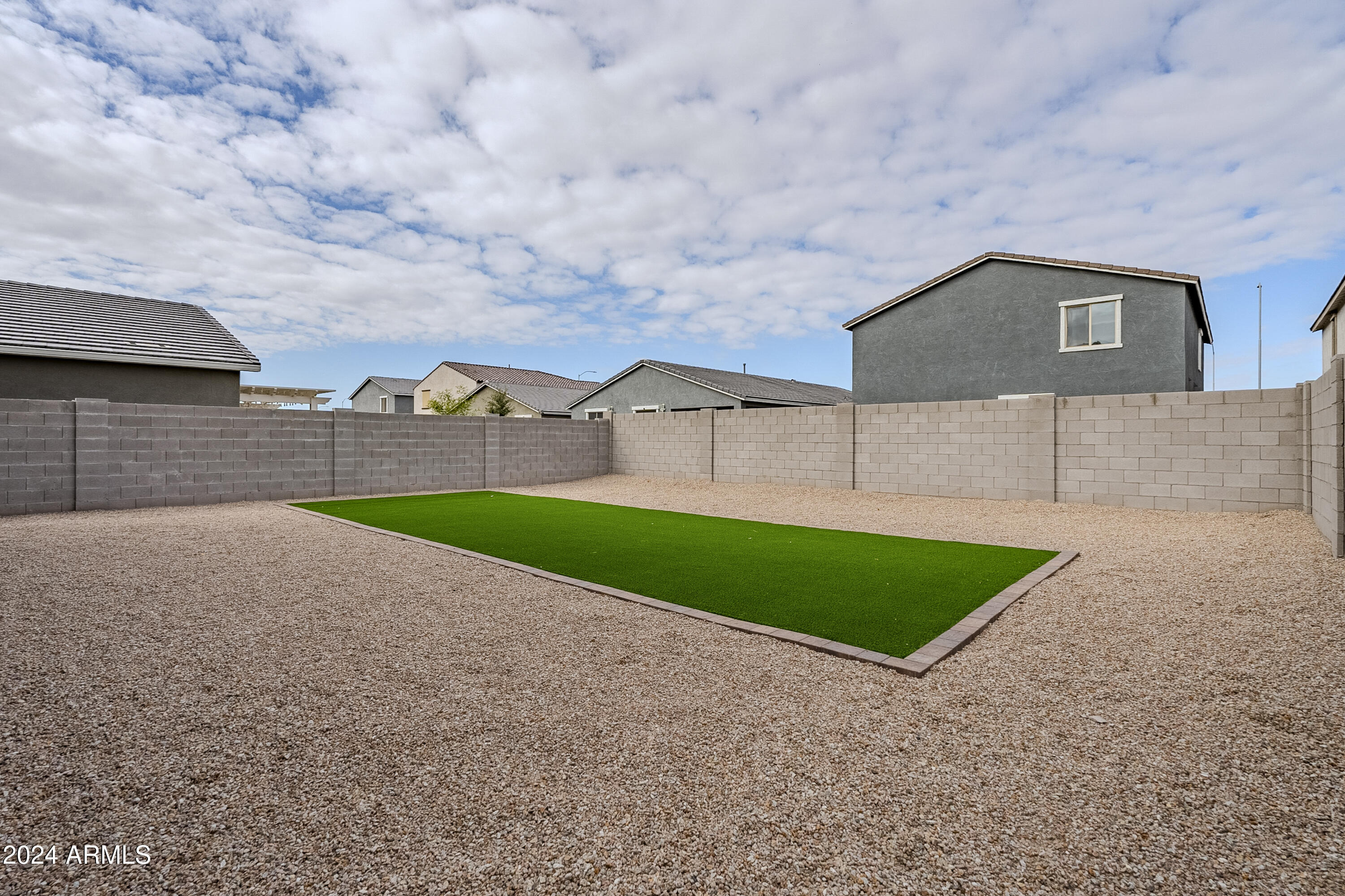 11256 E ULYSSES Avenue