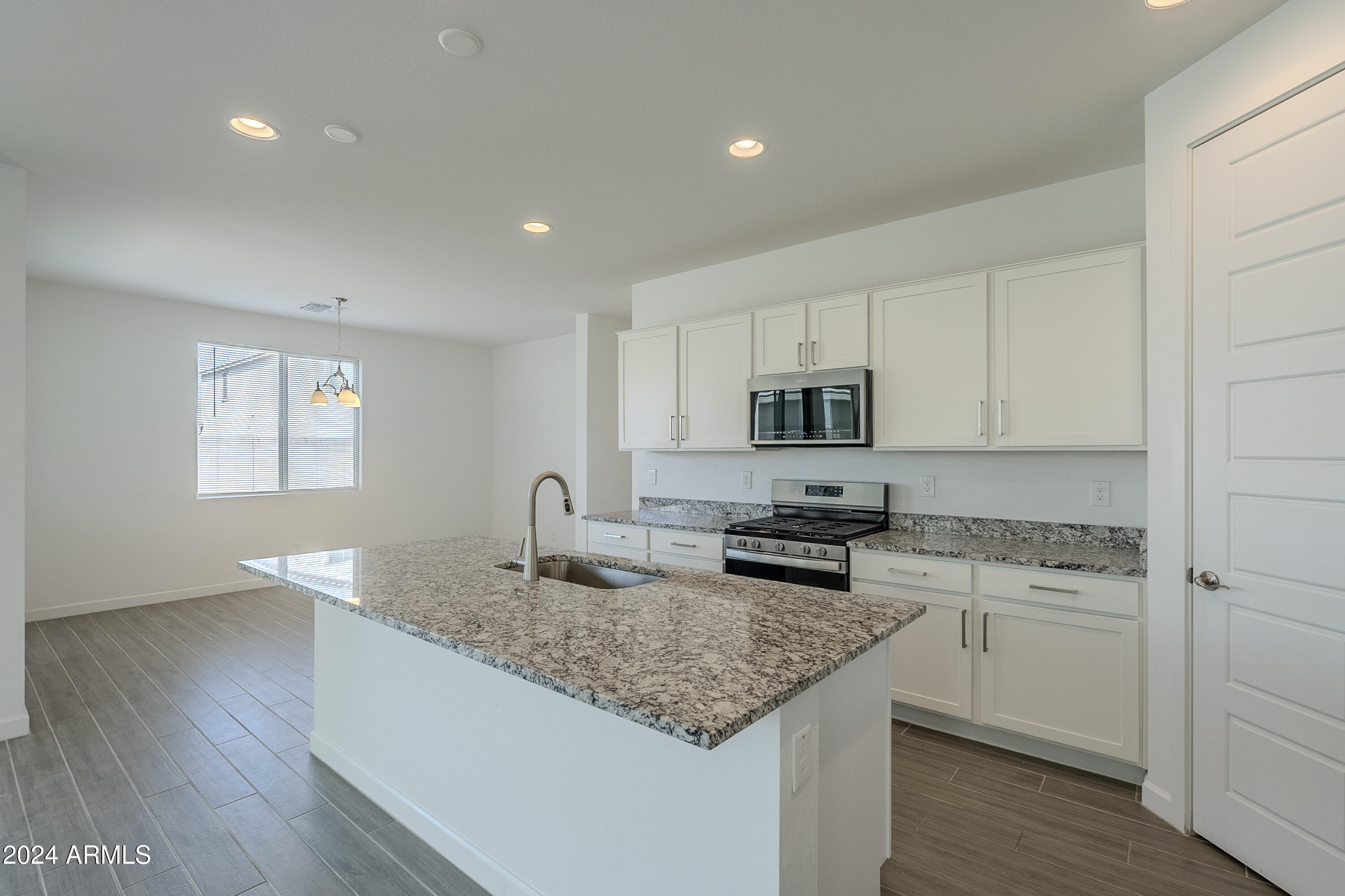 11256 E ULYSSES Avenue