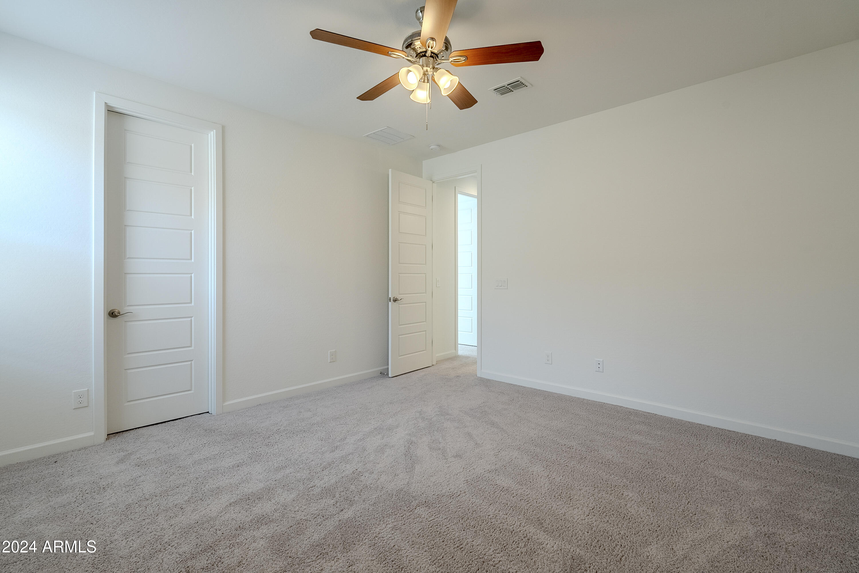 11256 E ULYSSES Avenue