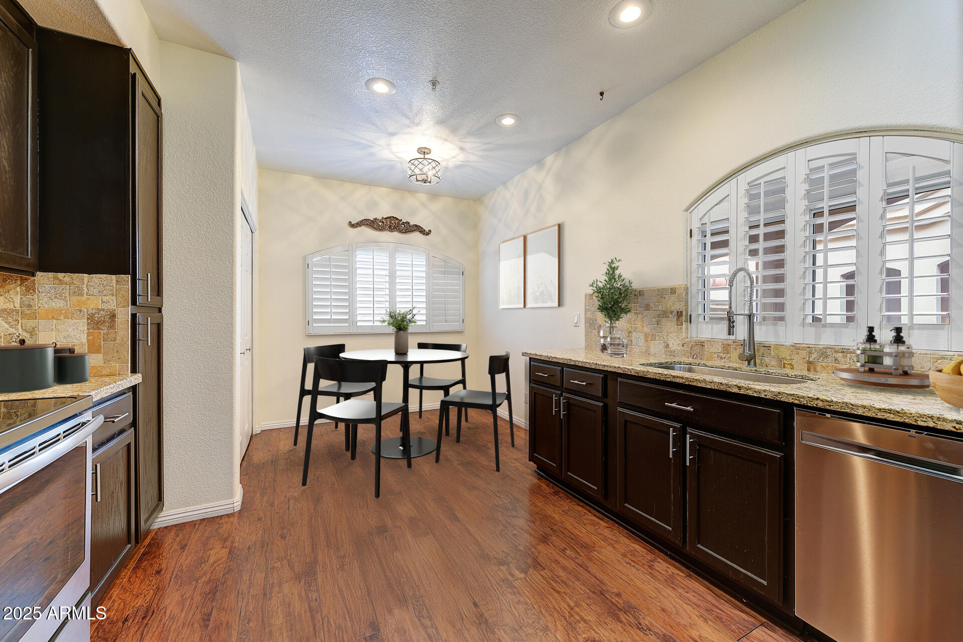 8653 E ROYAL PALM Road 2005