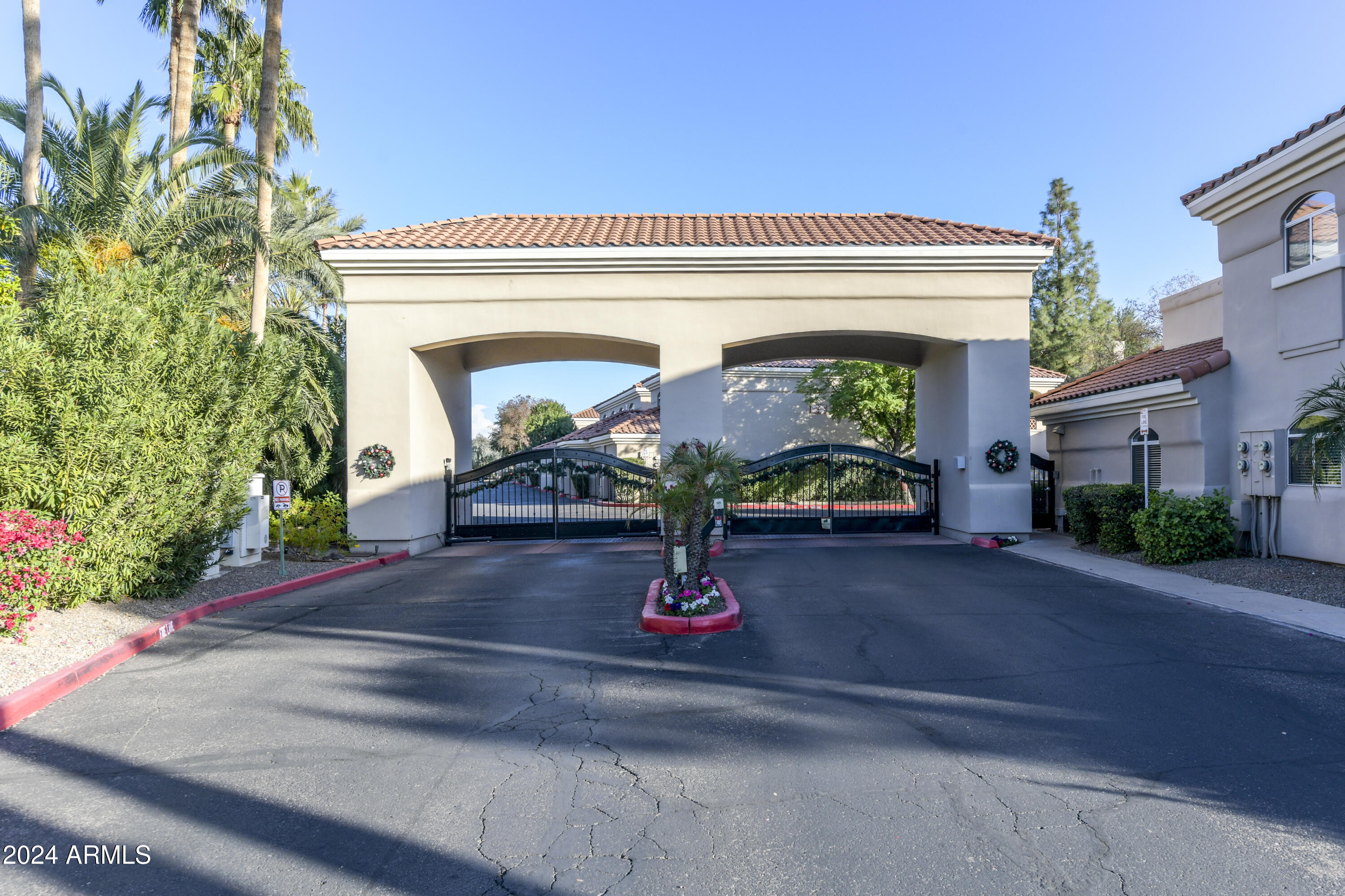 8653 E ROYAL PALM Road 2005