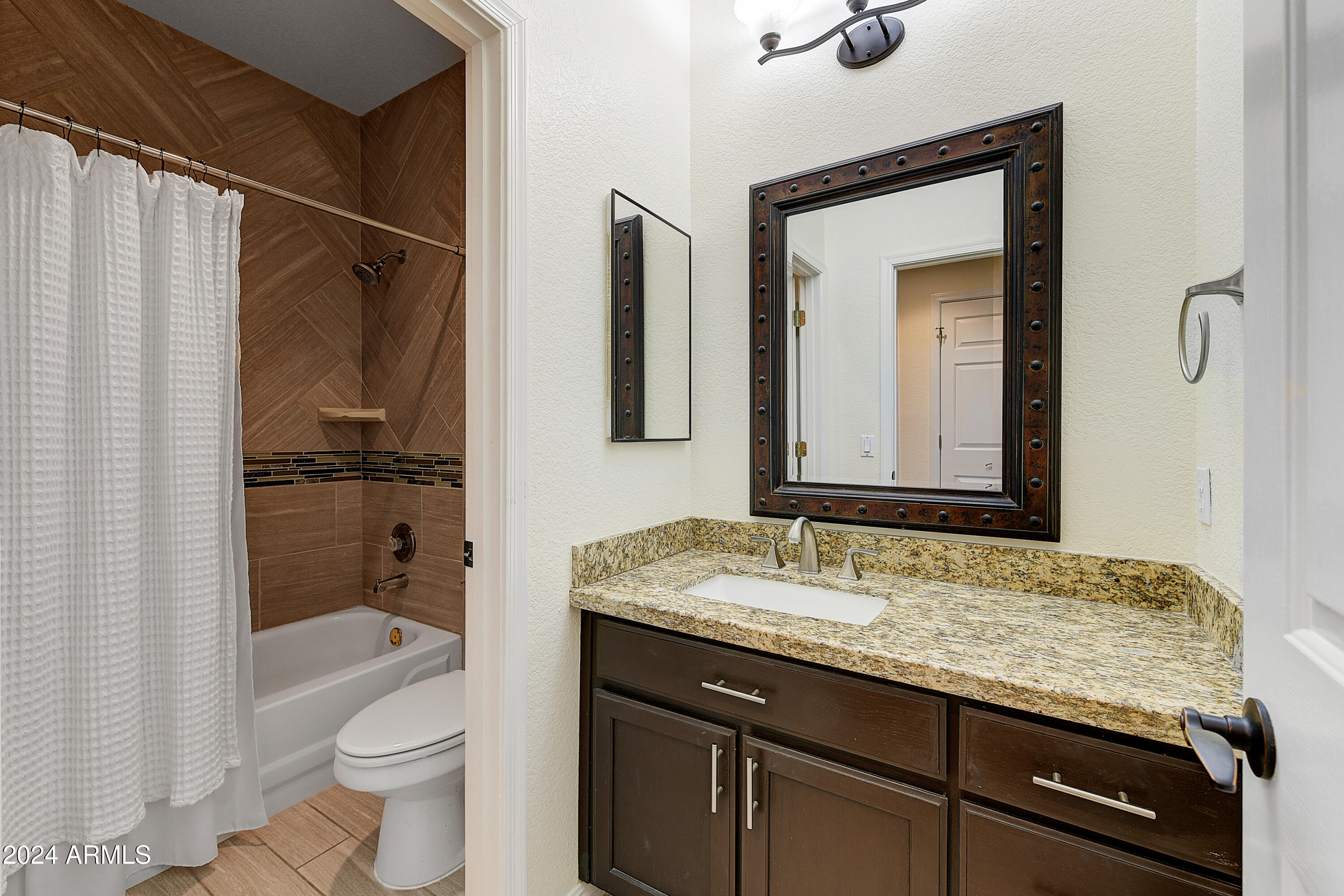 8653 E ROYAL PALM Road 2005