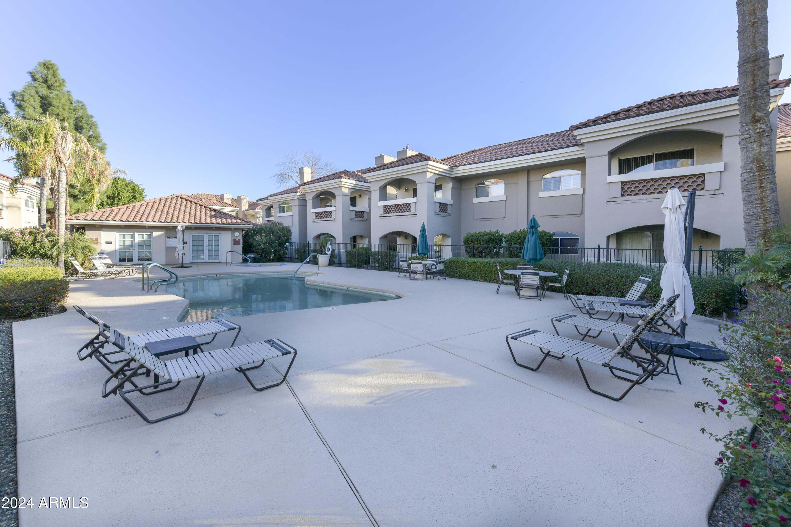 8653 E ROYAL PALM Road 2005