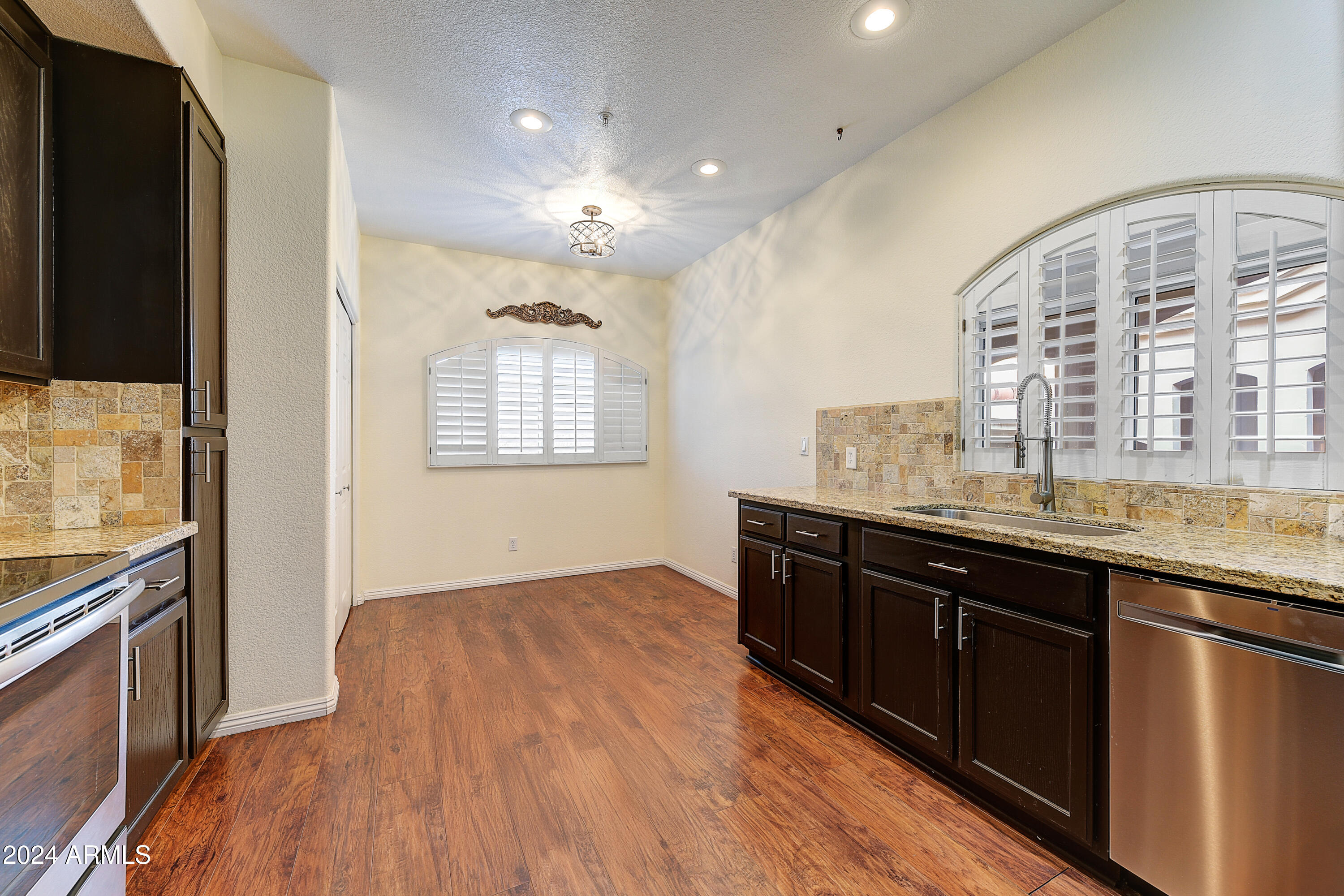 8653 E ROYAL PALM Road 2005