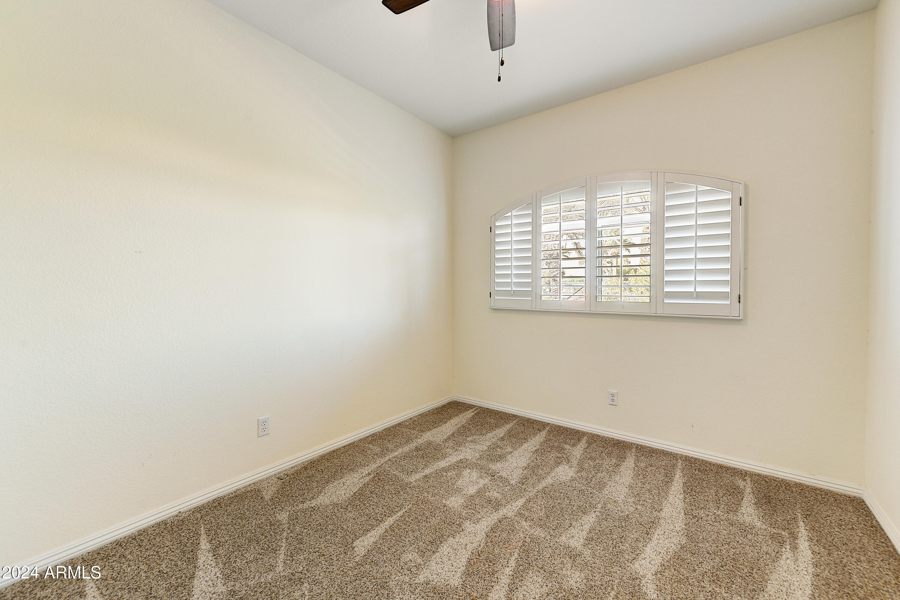 8653 E ROYAL PALM Road 2005