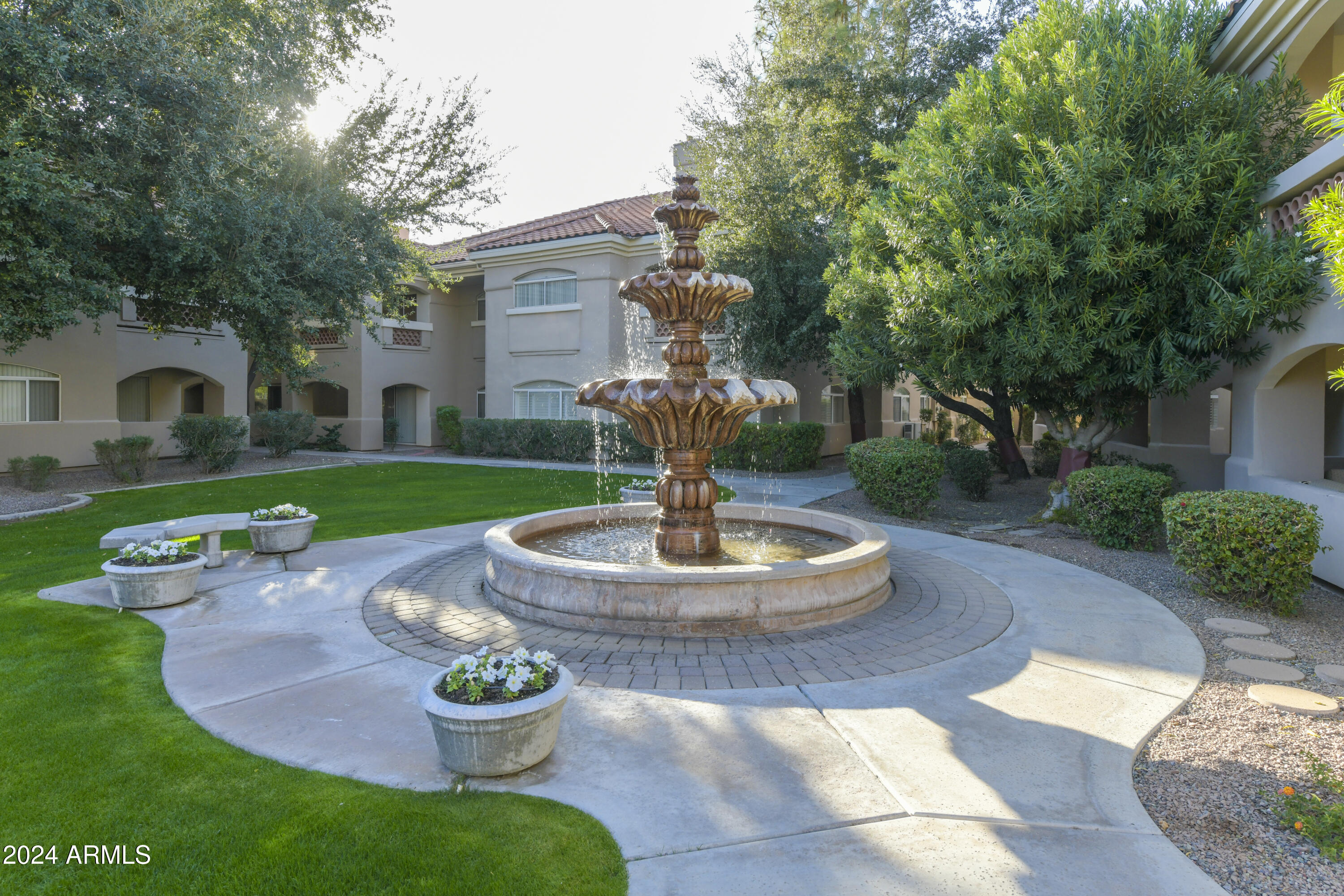 8653 E ROYAL PALM Road 2005