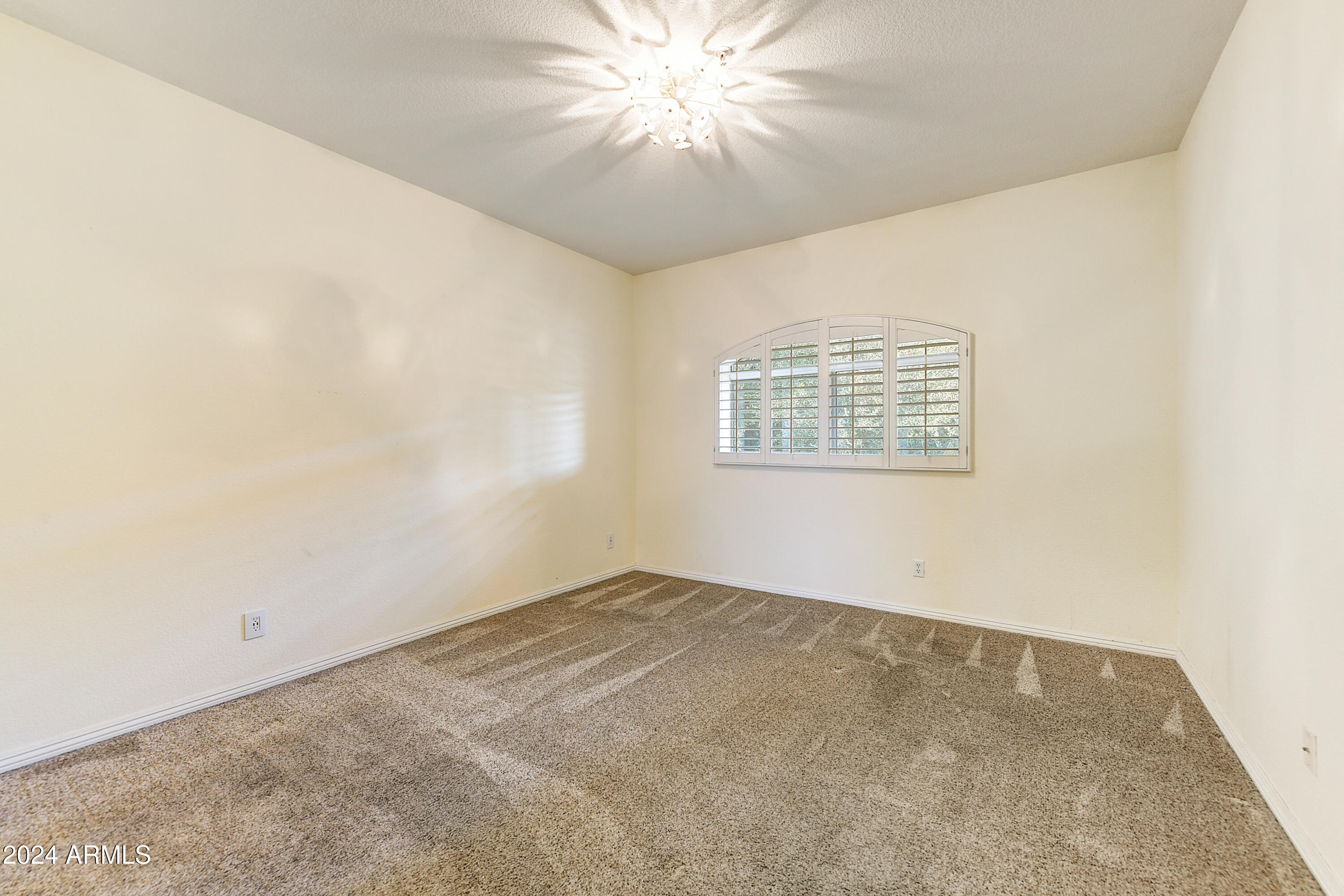 8653 E ROYAL PALM Road 2005