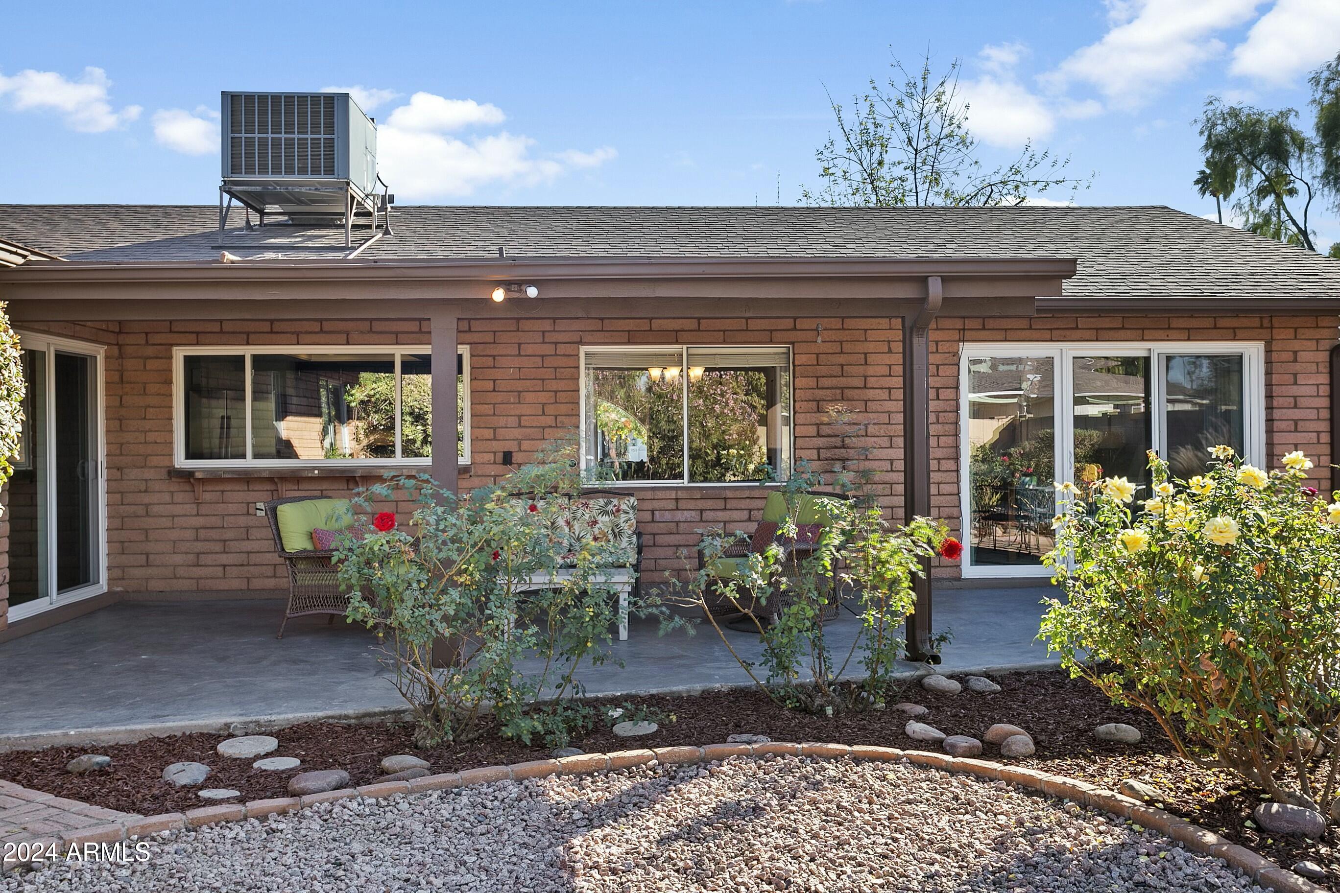 954 E Westchester Drive