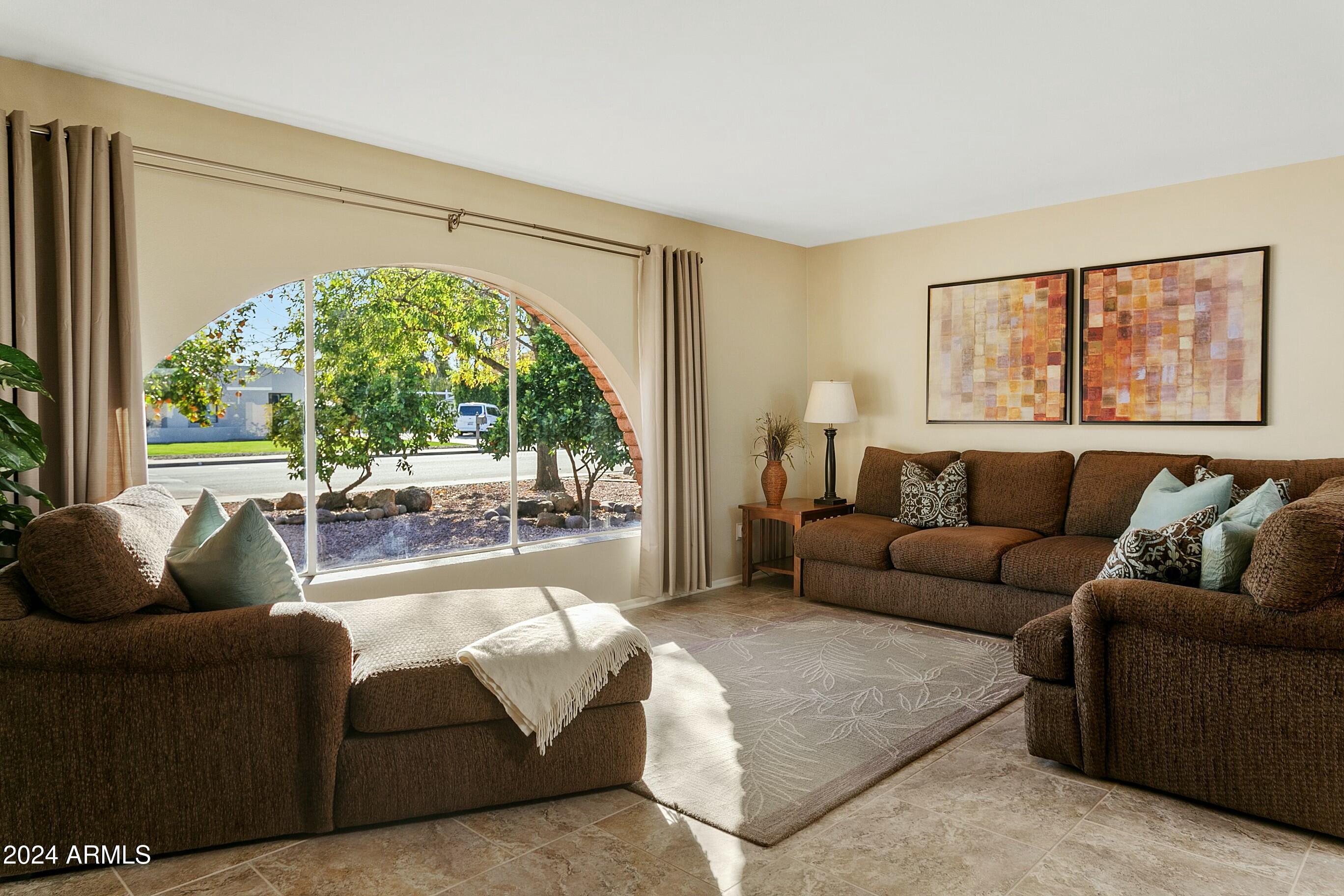 954 E Westchester Drive